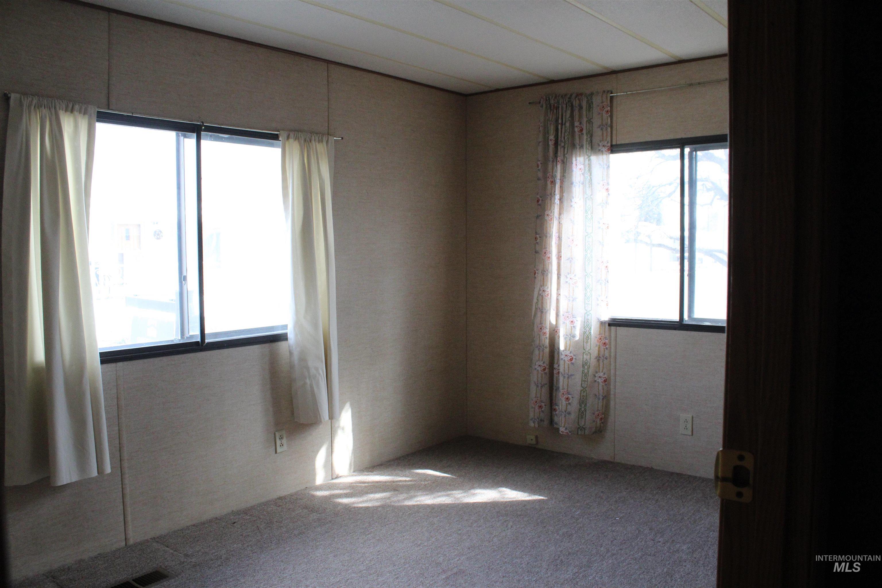 914 N Midland Blvd Property Photo 18