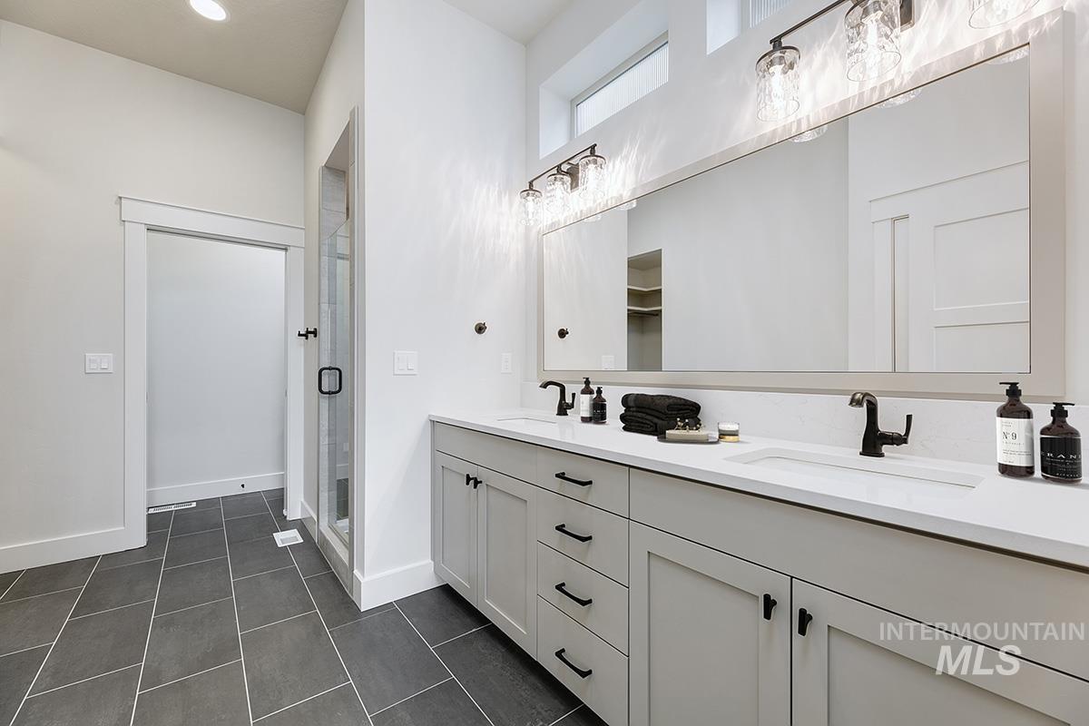 7041 S Ferndale Way Property Photo 12