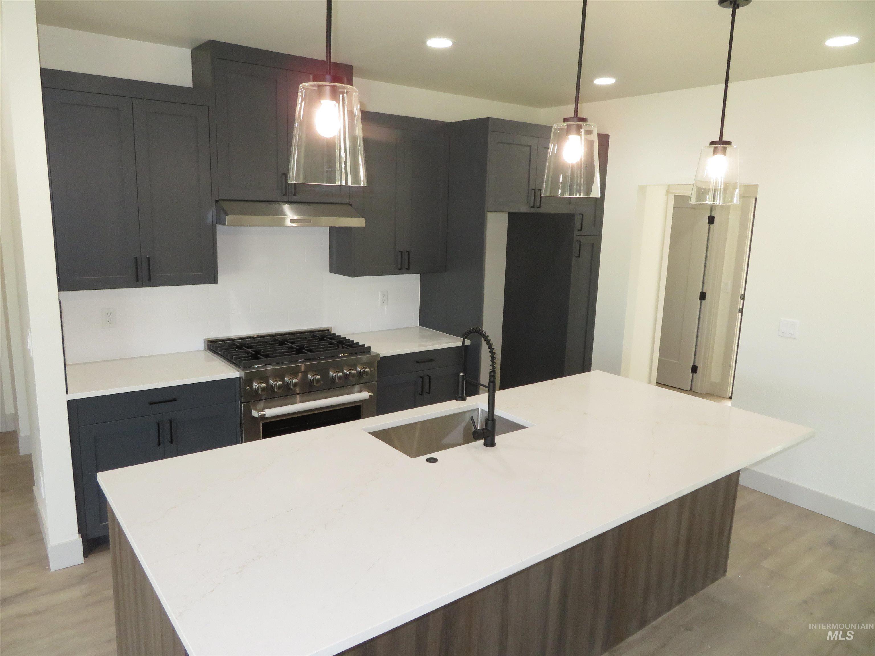 1527 Lagoon Lane Property Photo 3