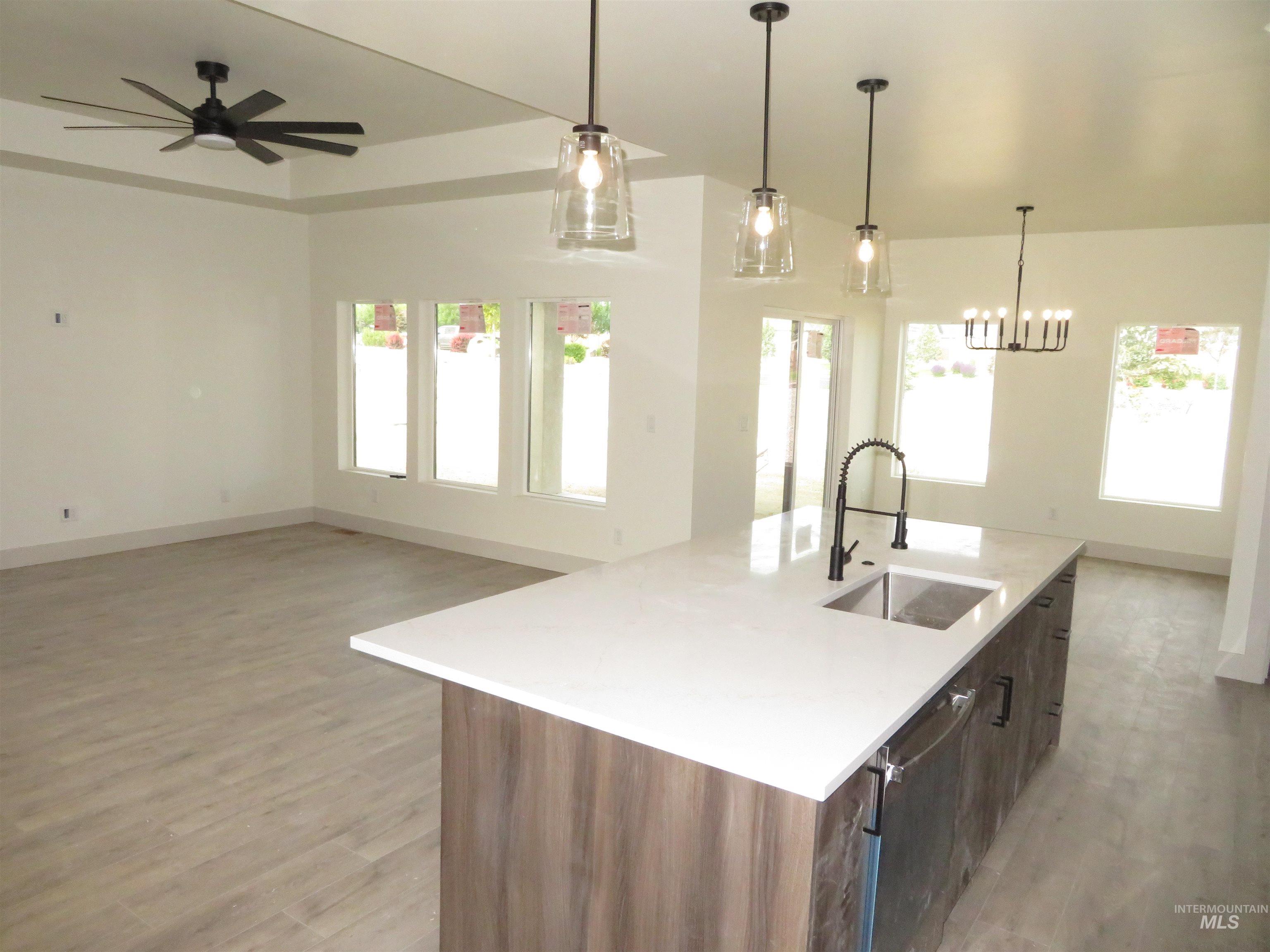 1527 Lagoon Lane Property Photo 6