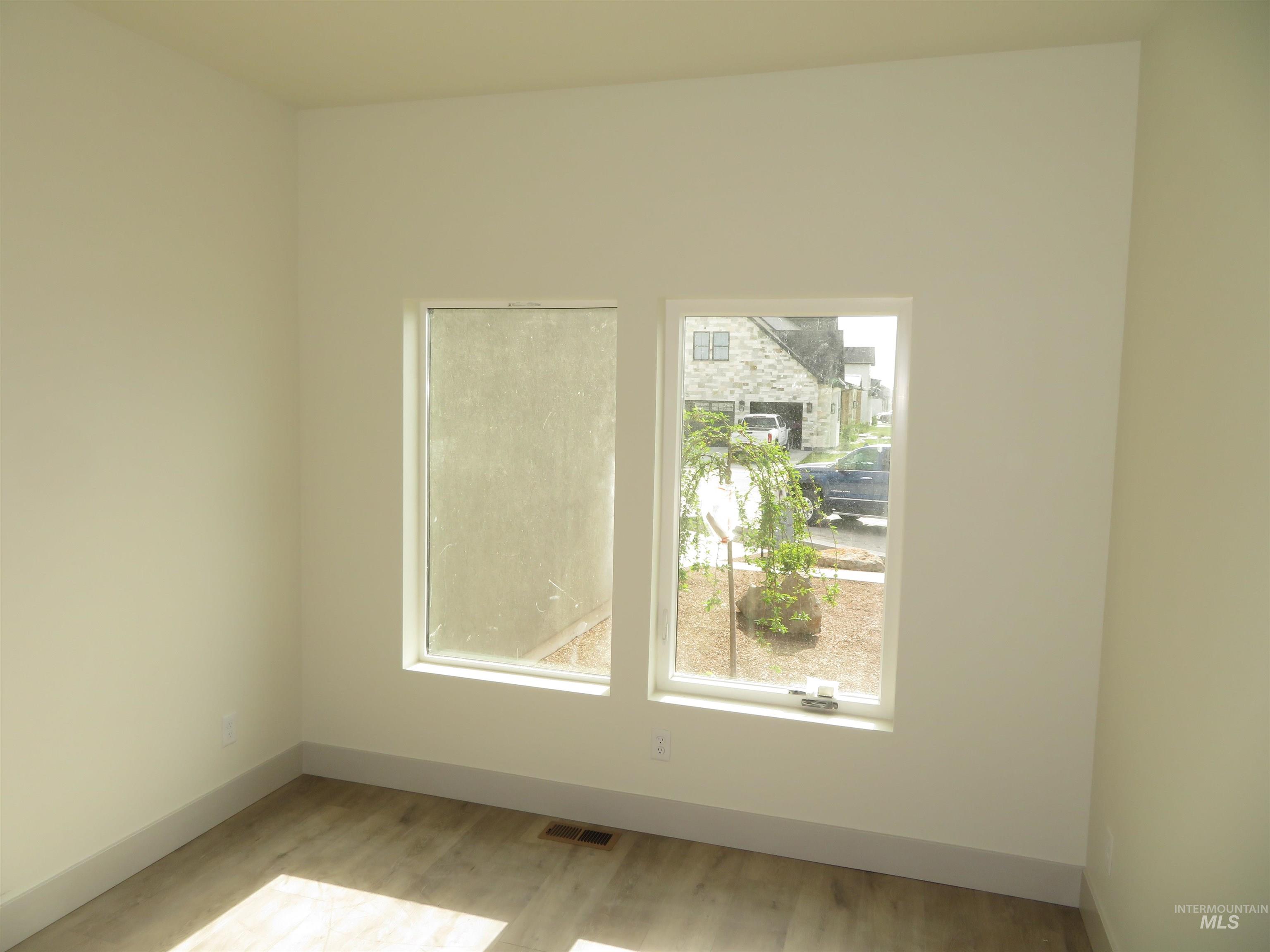 1527 Lagoon Lane Property Photo 10