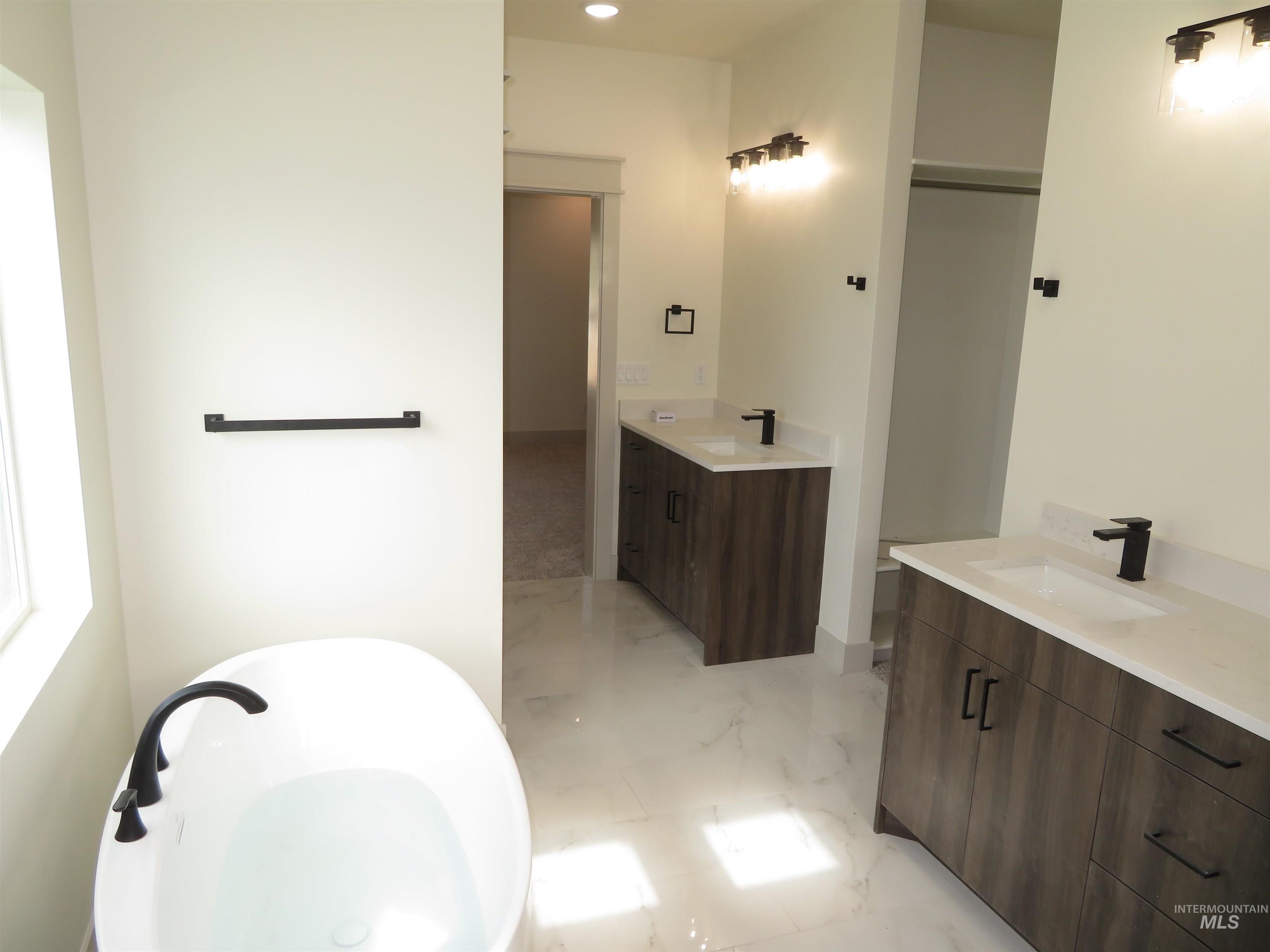 1527 Lagoon Lane Property Photo 13