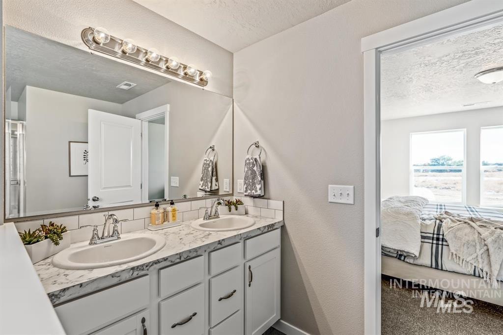 1590 Witt Property Photo 4