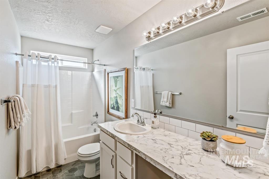 1590 Witt Property Photo 8