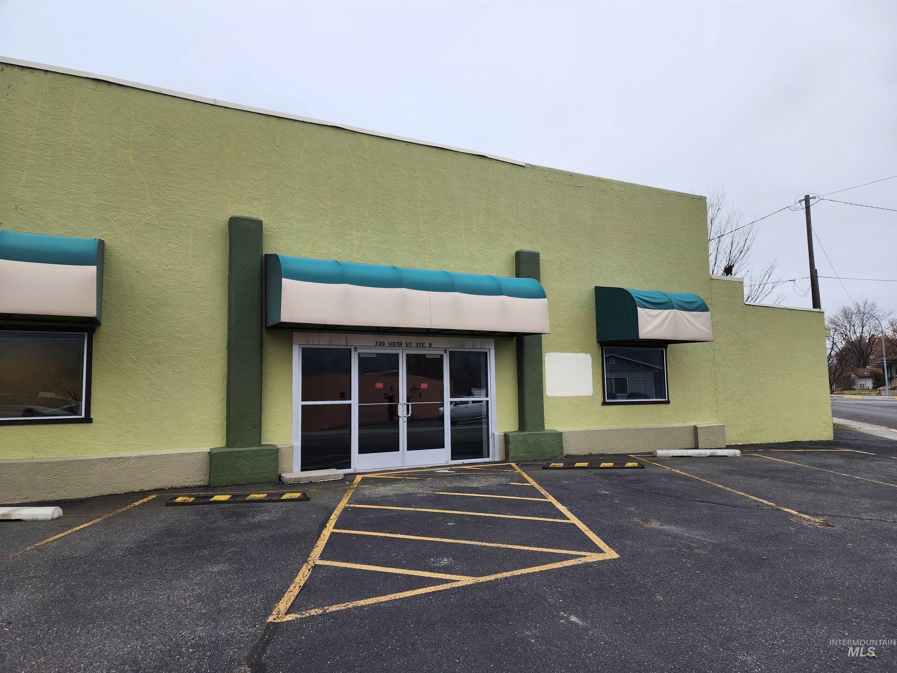 720 6th St. Property Photo 1