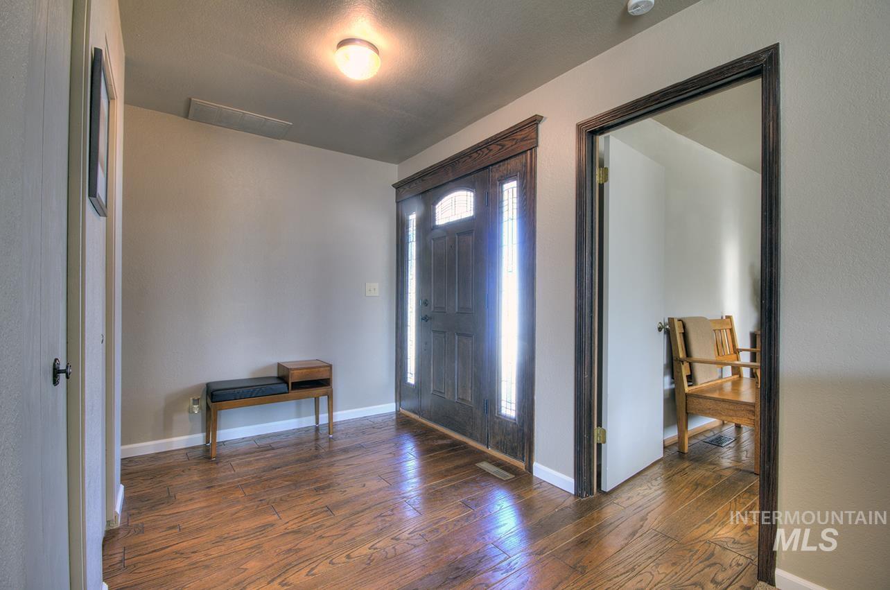 585 S Park Boulevard Property Photo 3