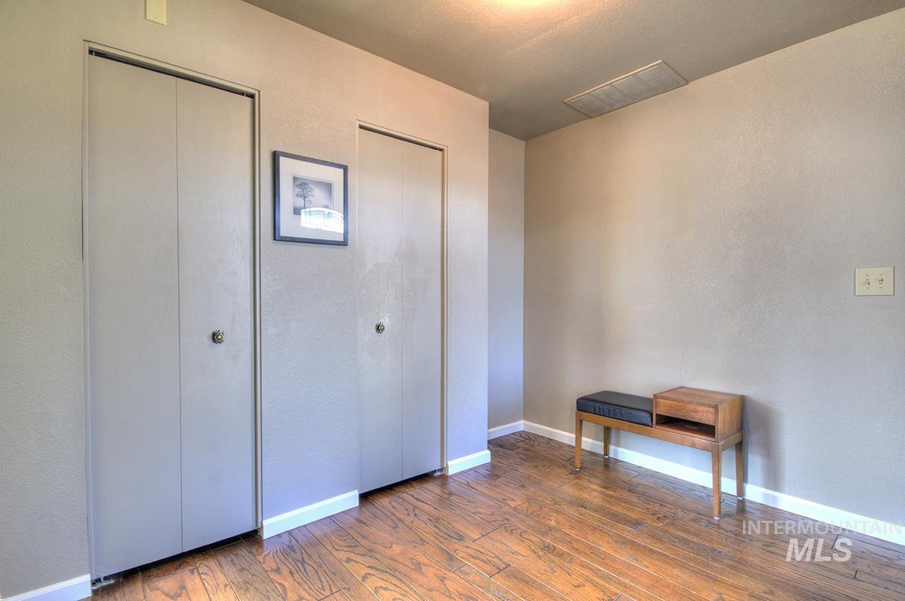 585 S Park Boulevard Property Photo 4