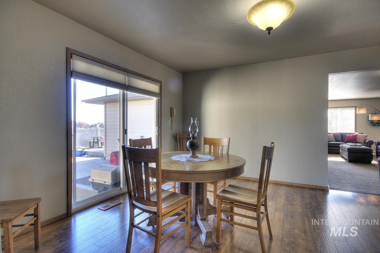 585 S Park Boulevard Property Photo 10