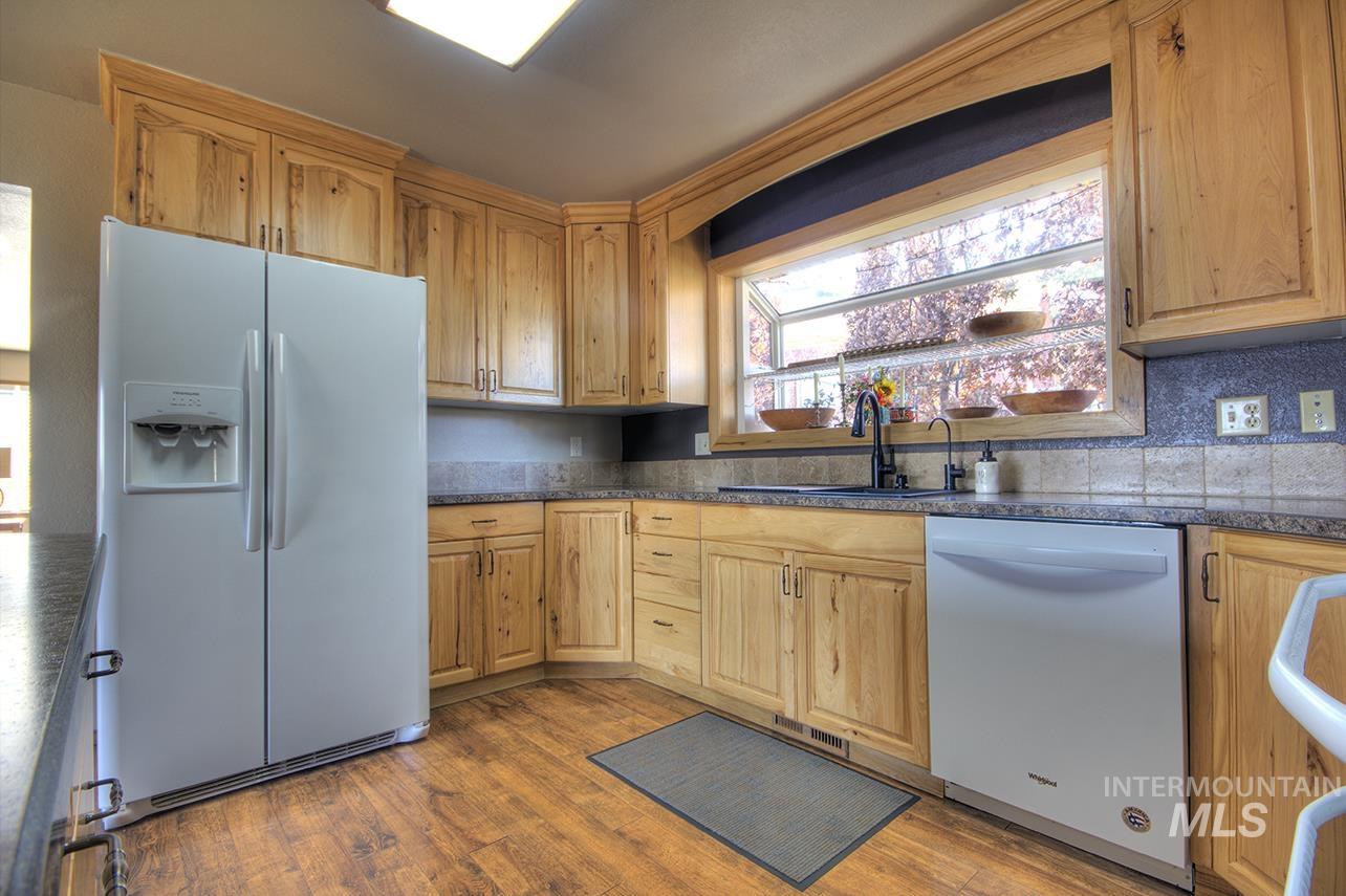 585 S Park Boulevard Property Photo 12