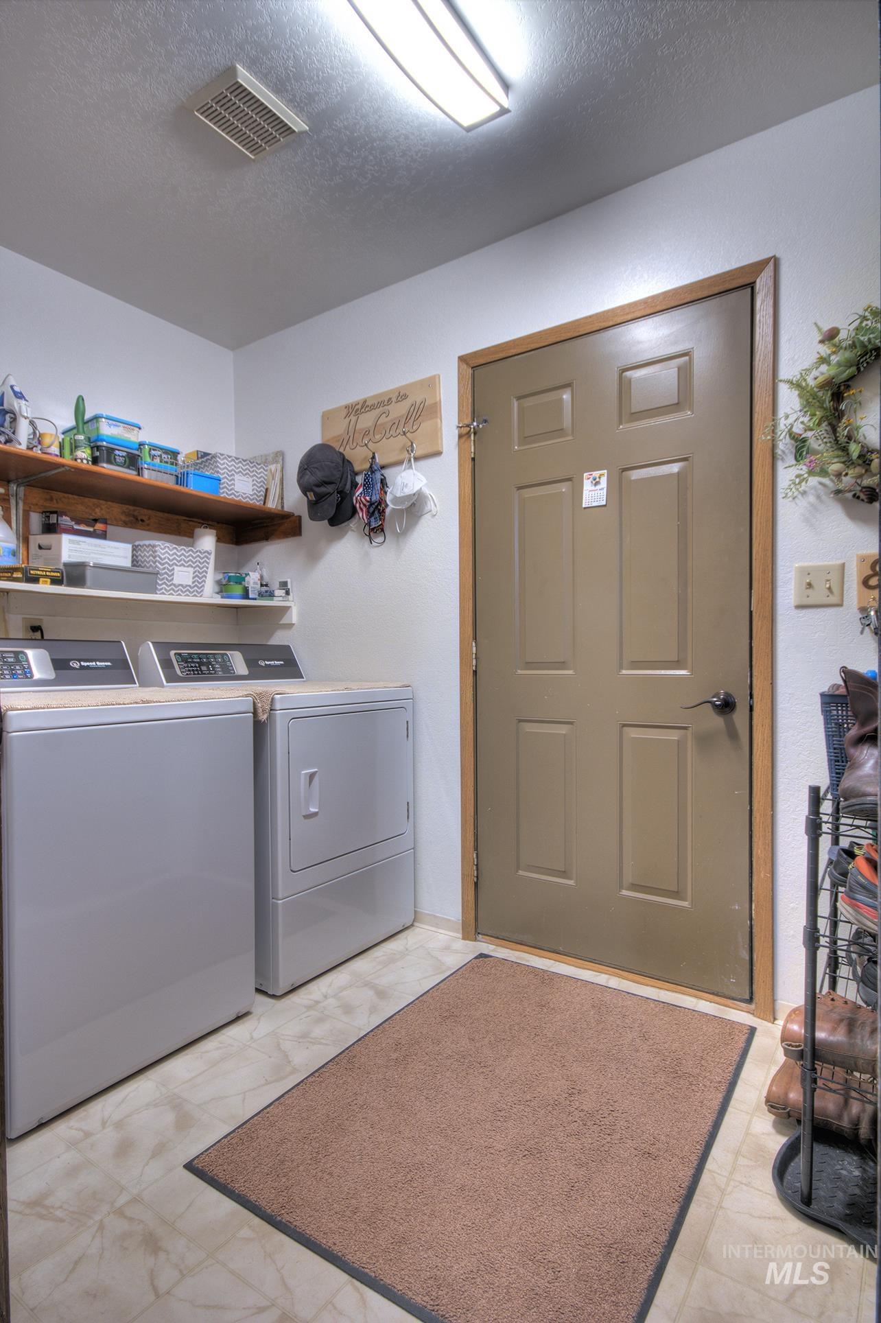 585 S Park Boulevard Property Photo 18