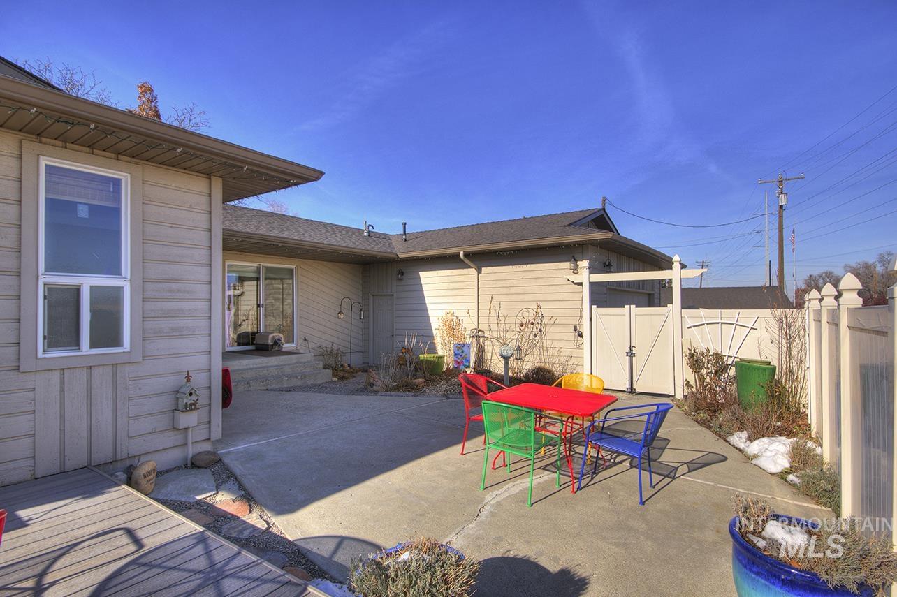 585 S Park Boulevard Property Photo 29
