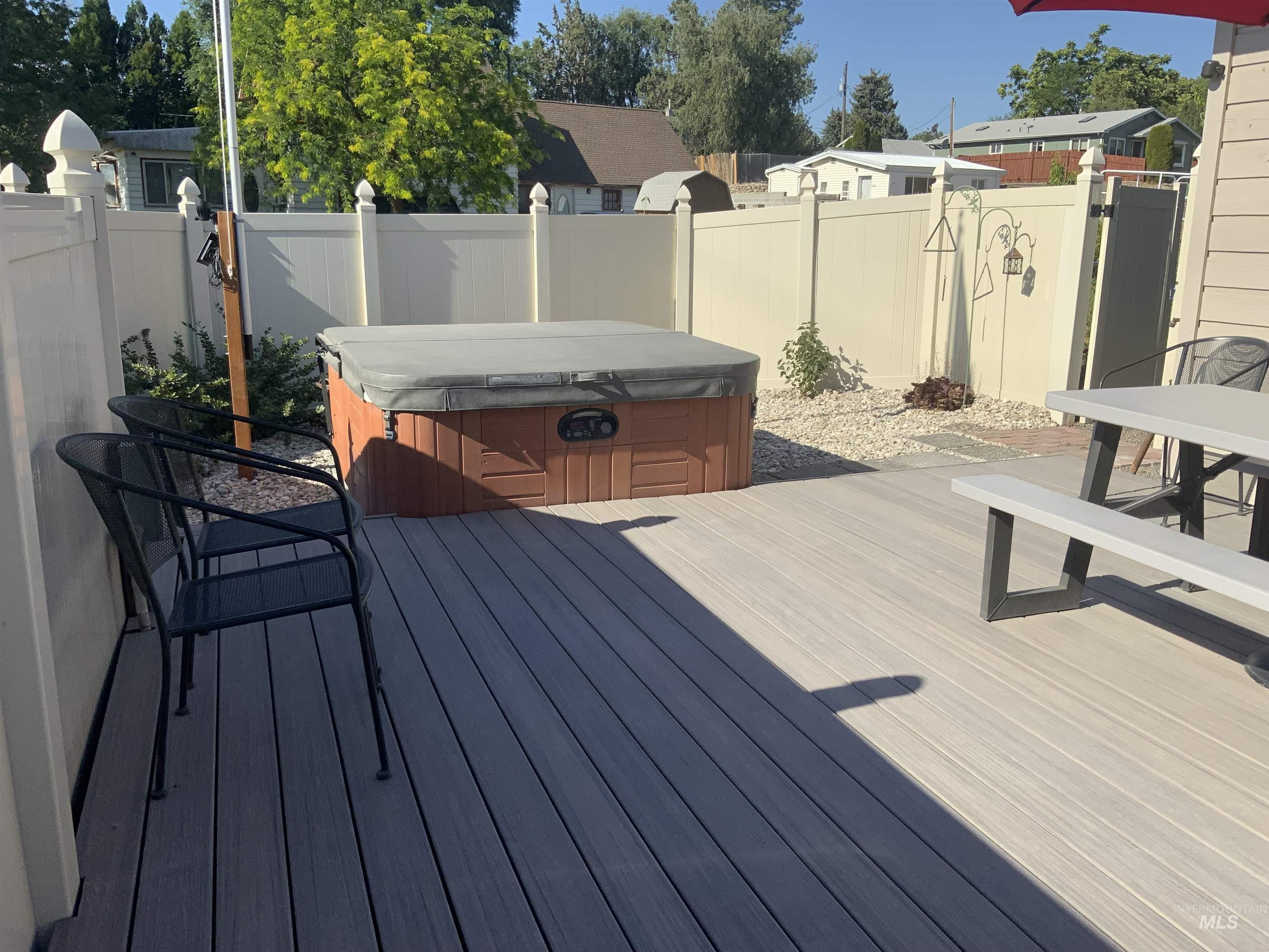 585 S Park Boulevard Property Photo 33