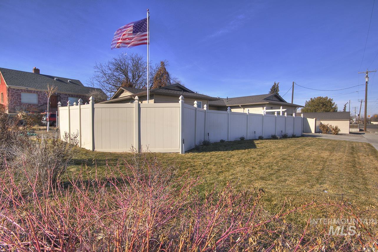 585 S Park Boulevard Property Photo 39