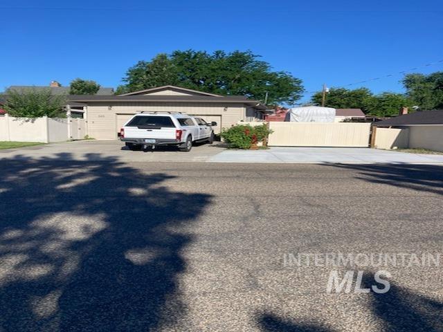 585 S Park Boulevard Property Photo 40