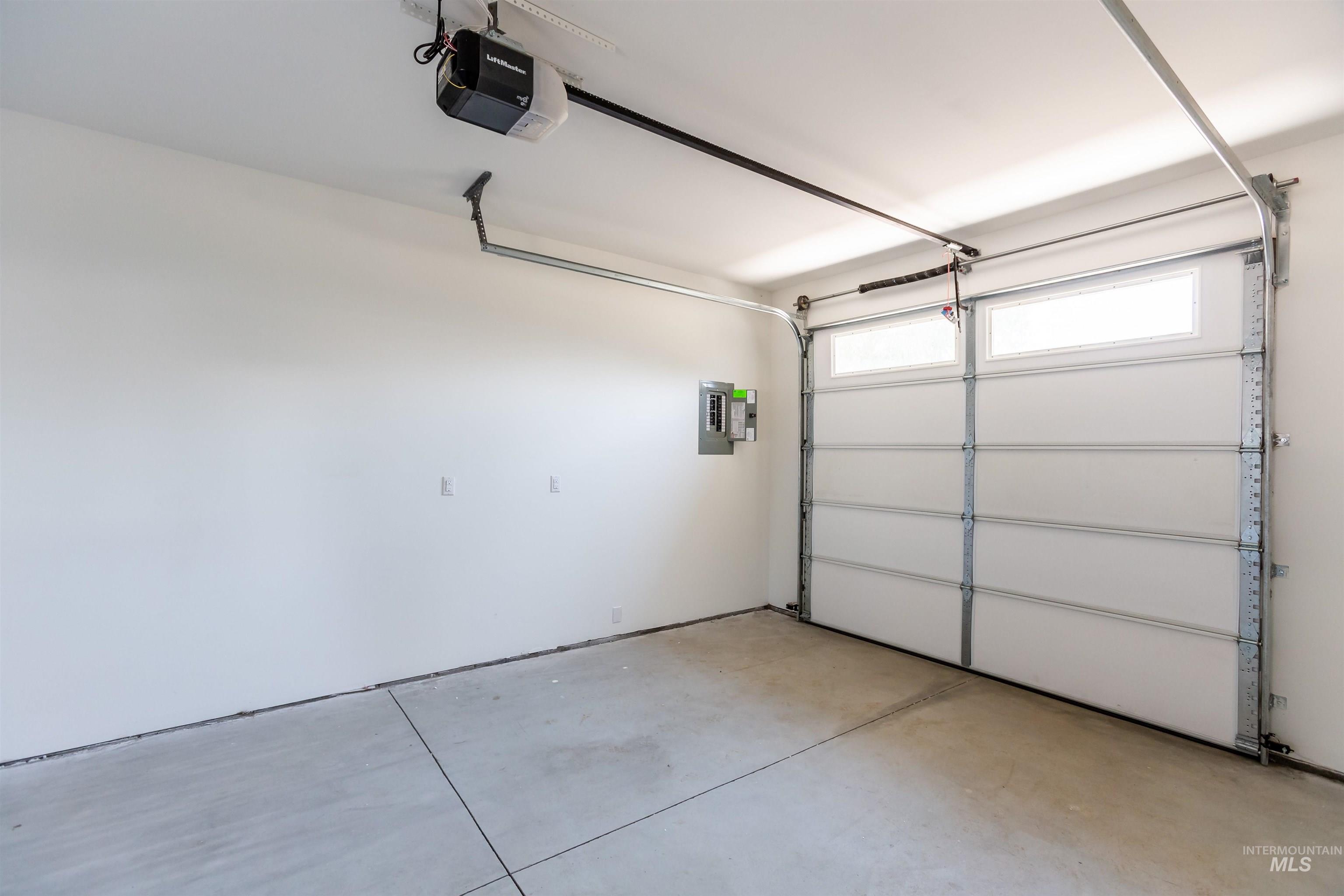 250 E Jordan Street Property Photo 23