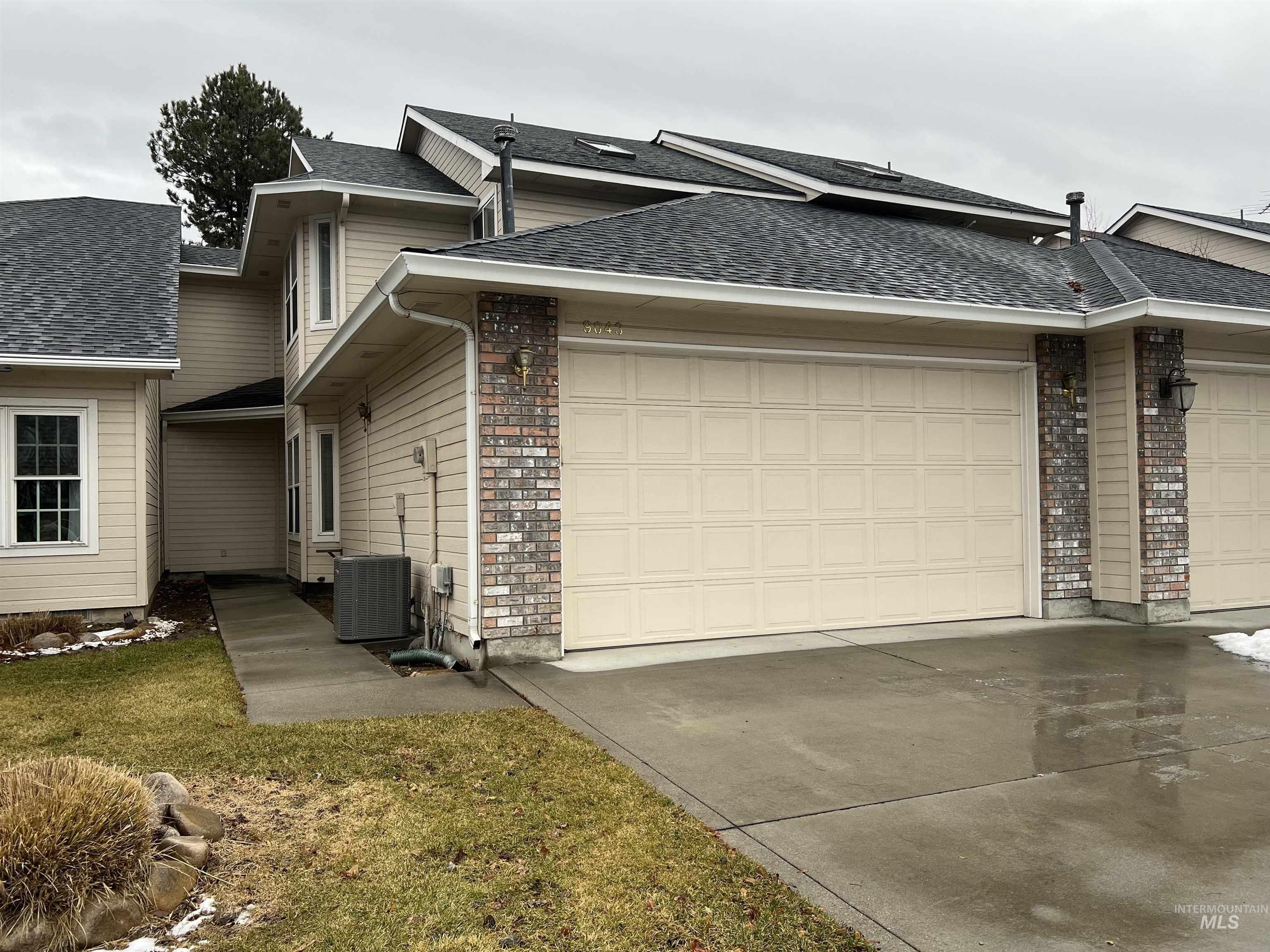 9043 W Shoup Ave Property Photo 1