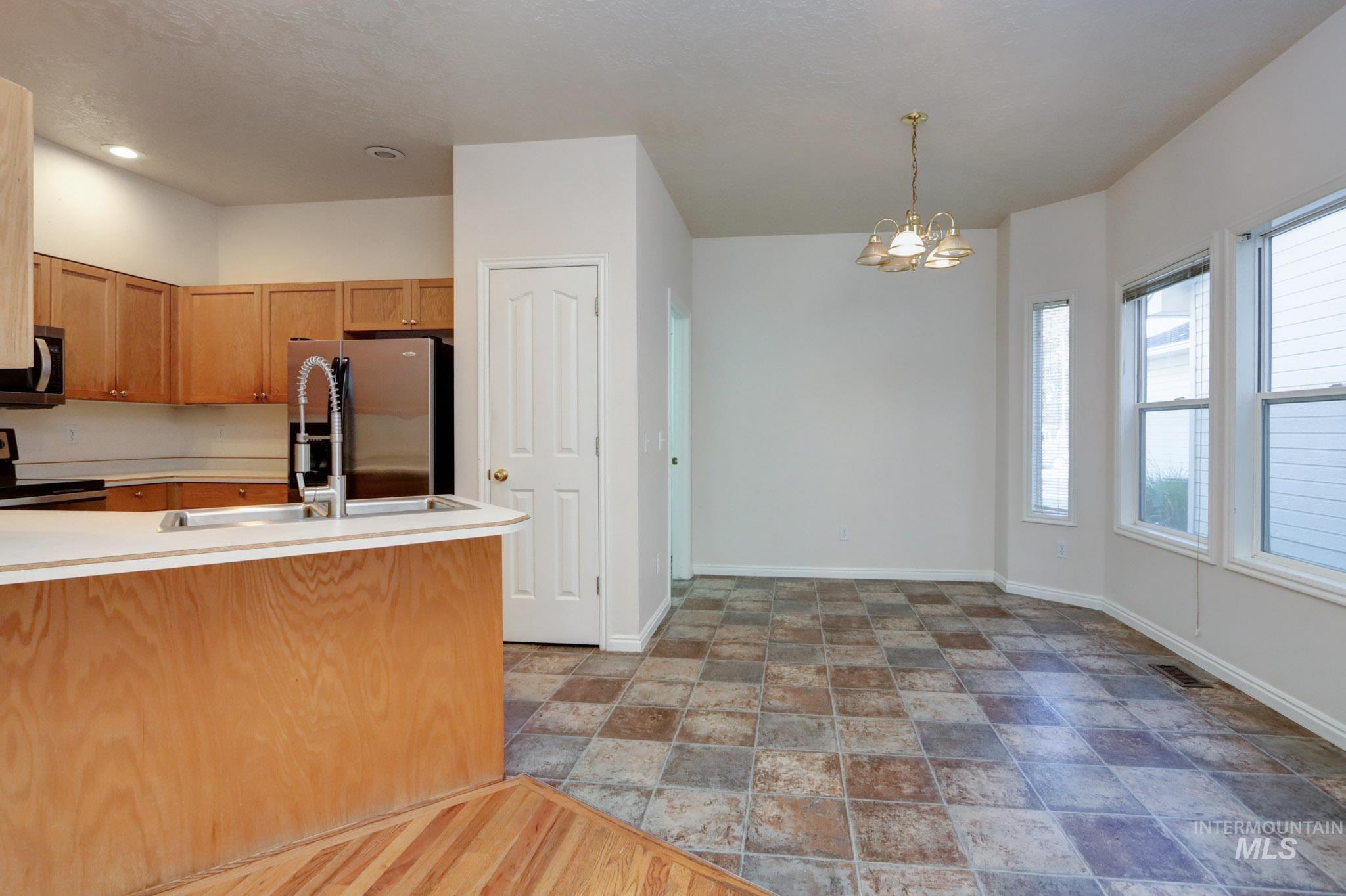 9043 W Shoup Ave Property Photo 7