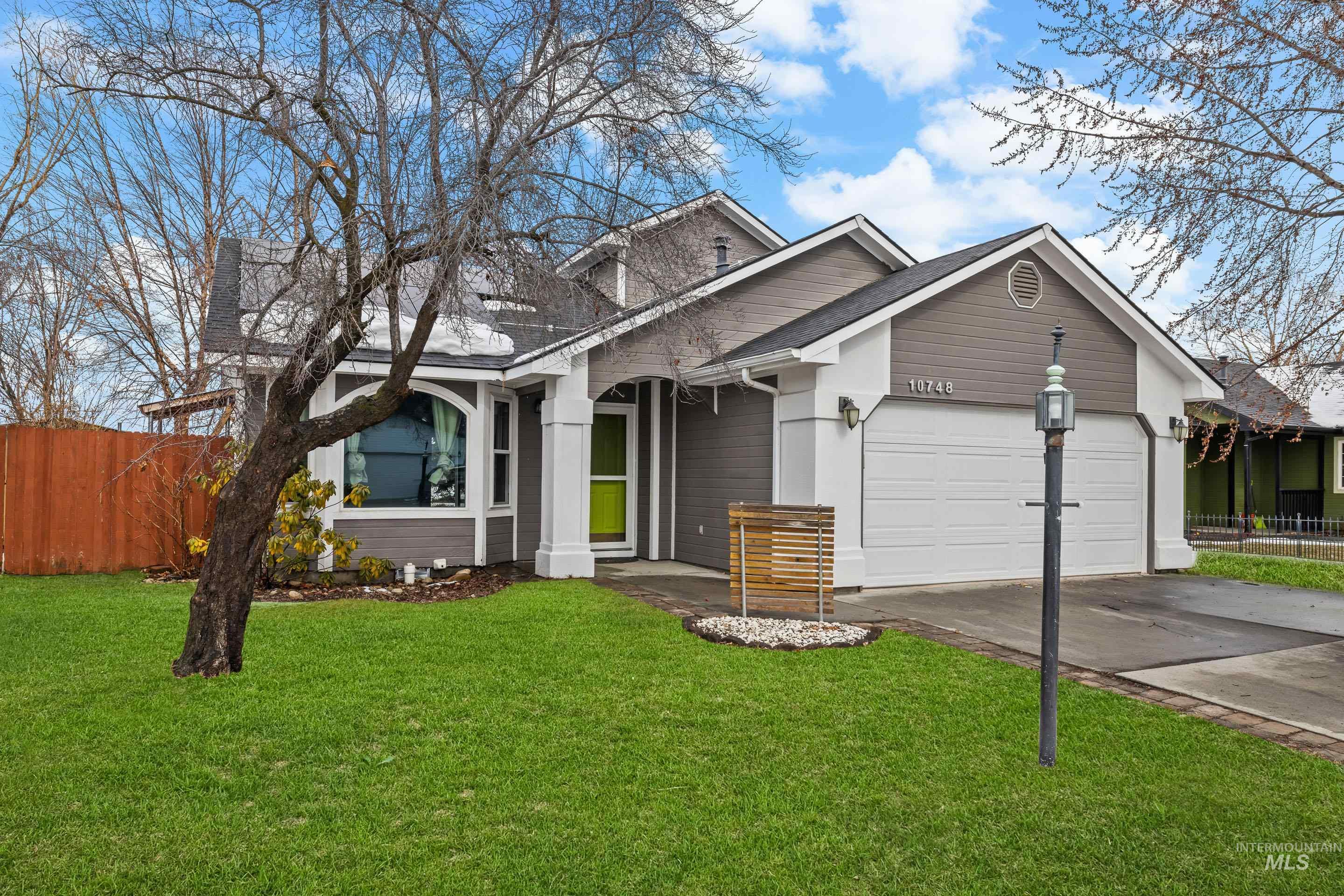 10748 W Hazelwood Property Photo 2
