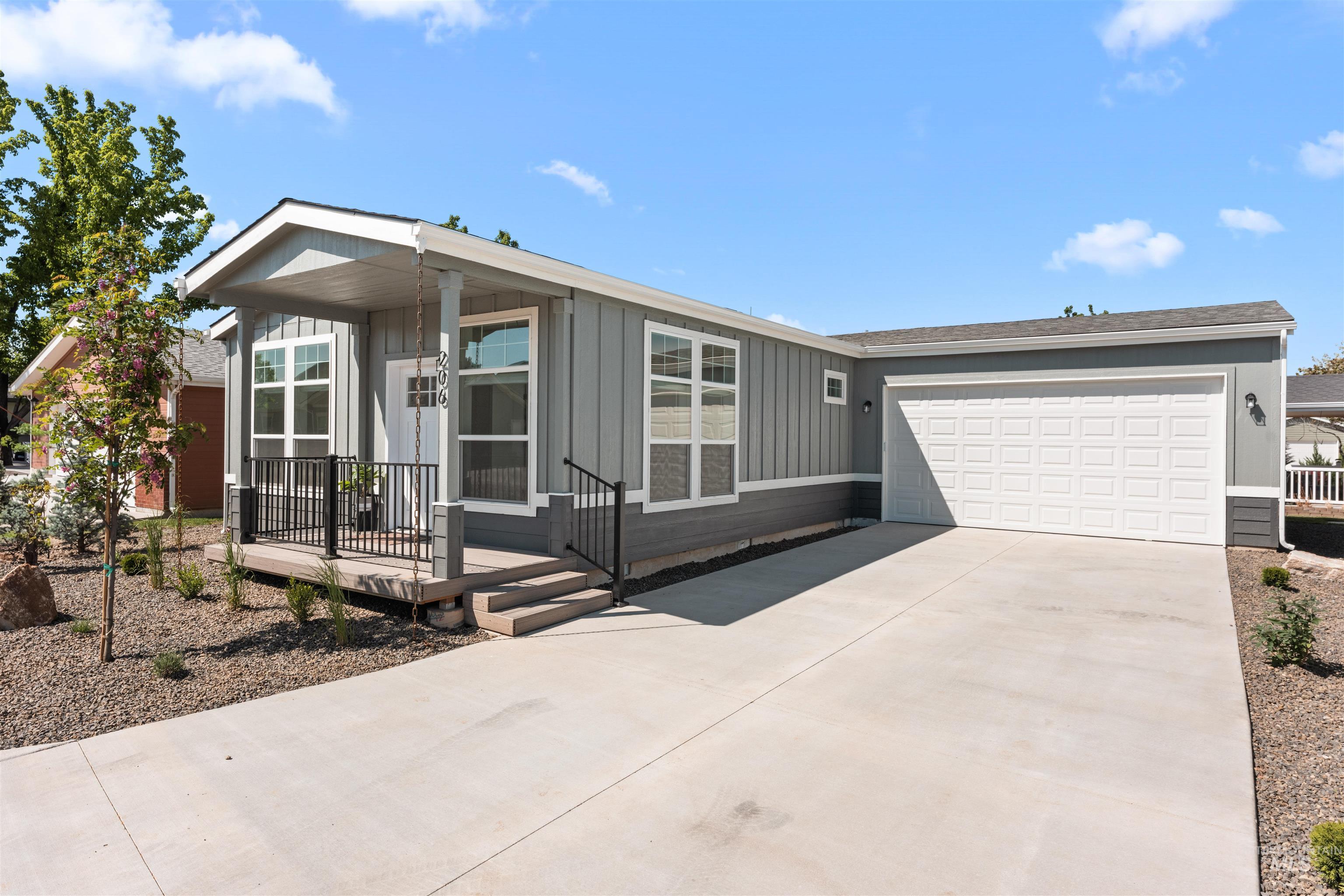 421 S Curtis Property Photo 1