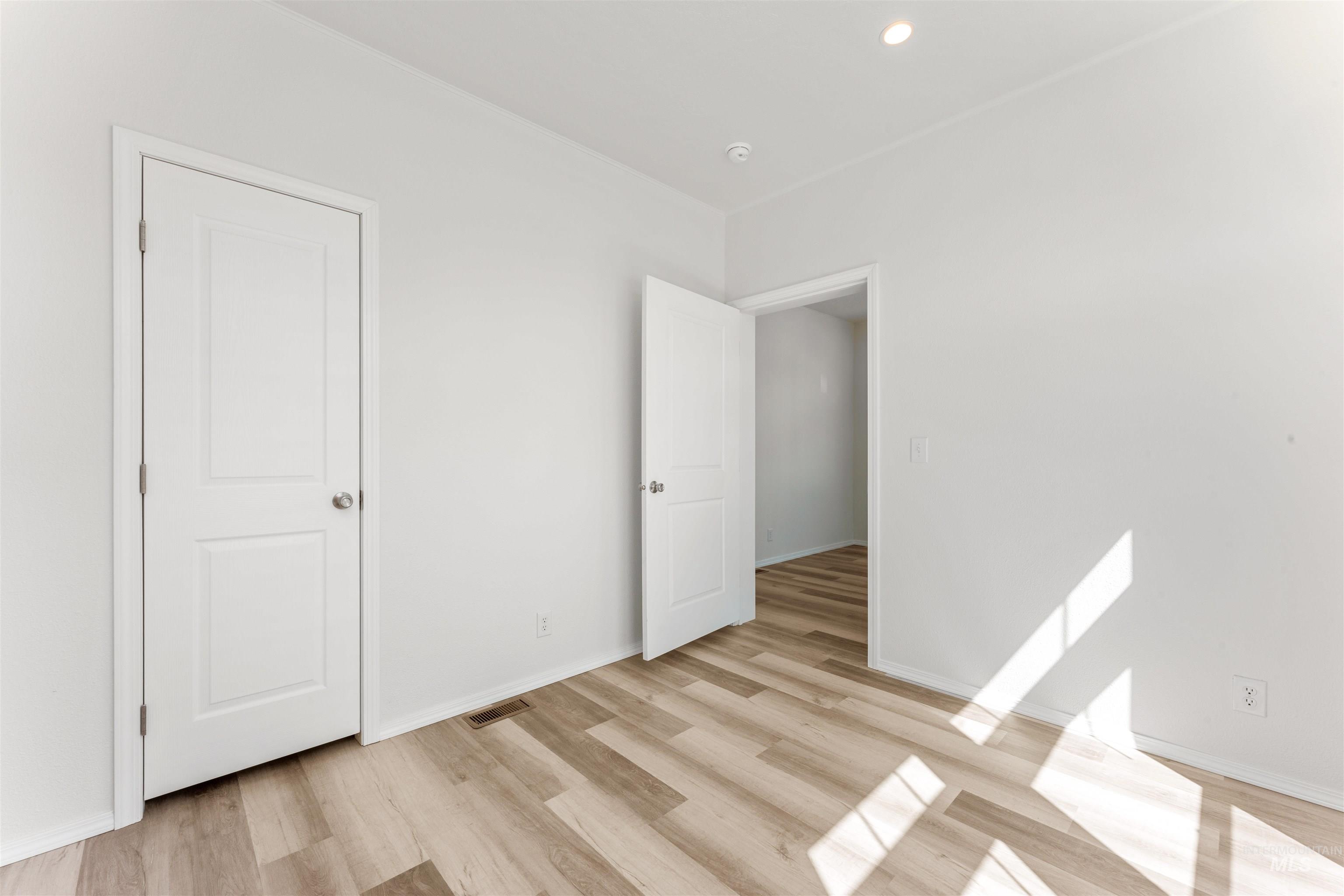 421 S Curtis #206 Property Photo 14
