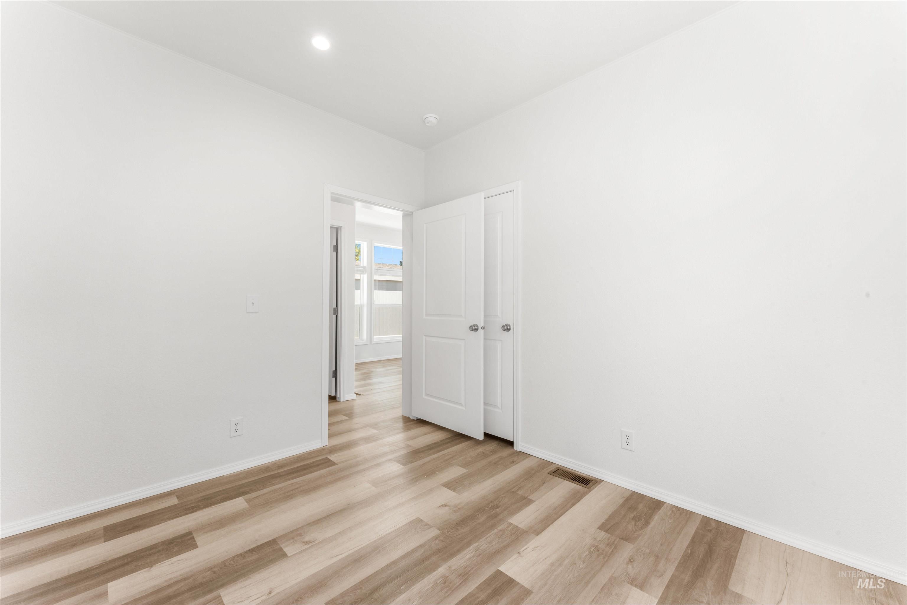 421 S Curtis #206 Property Photo 16