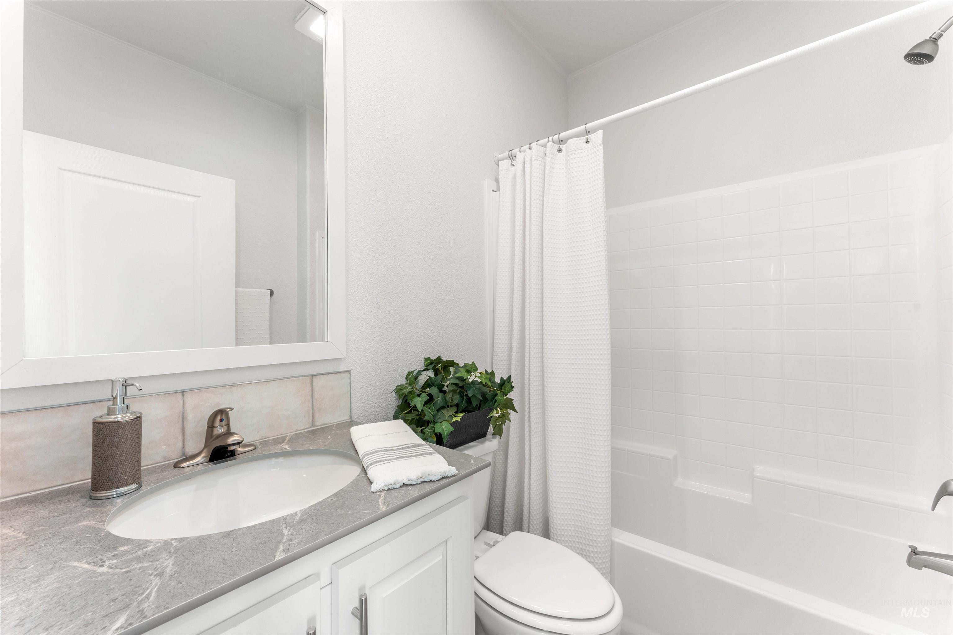 421 S Curtis #206 Property Photo 17