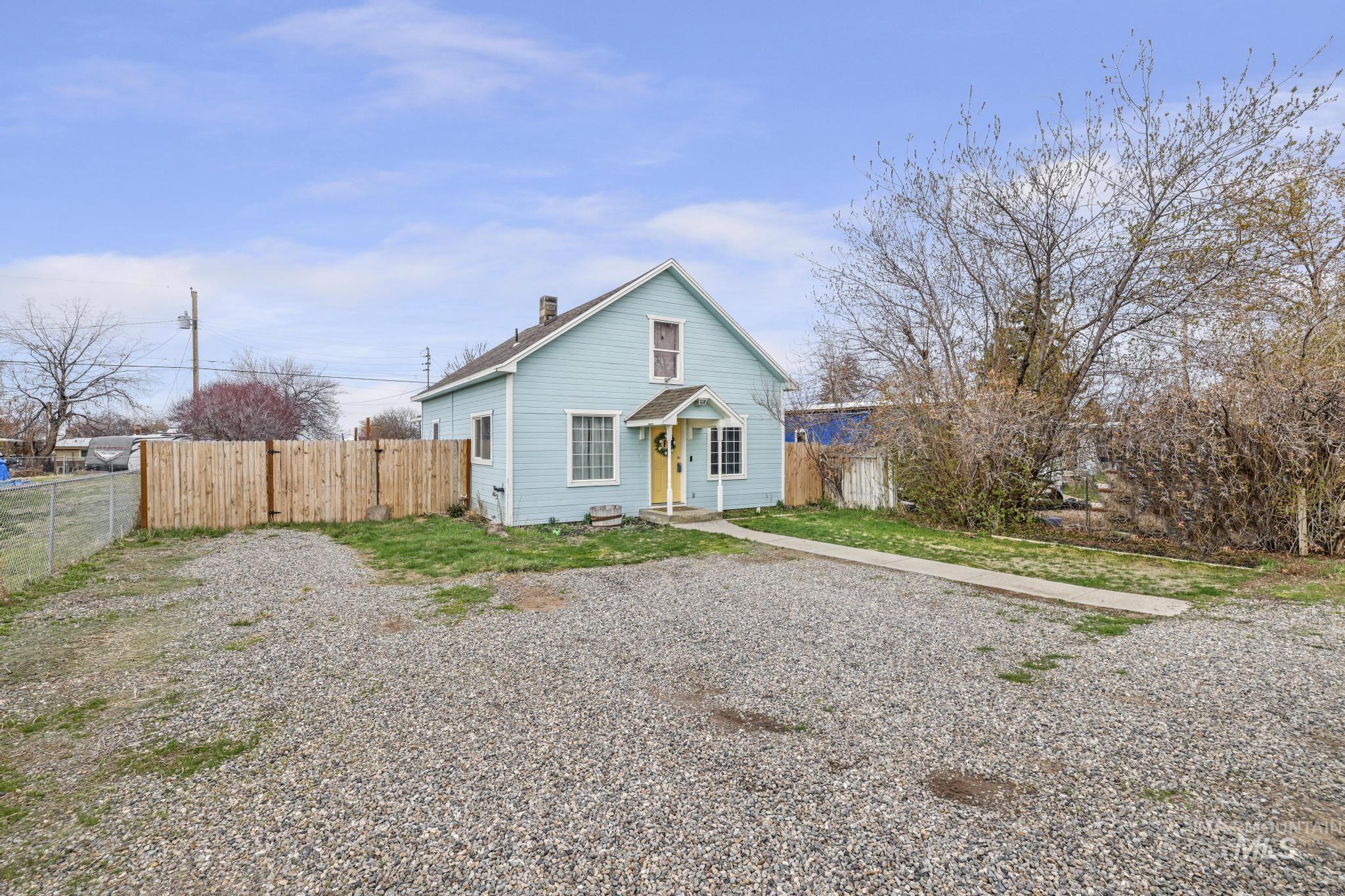 640 3rd St E Property Photo 3