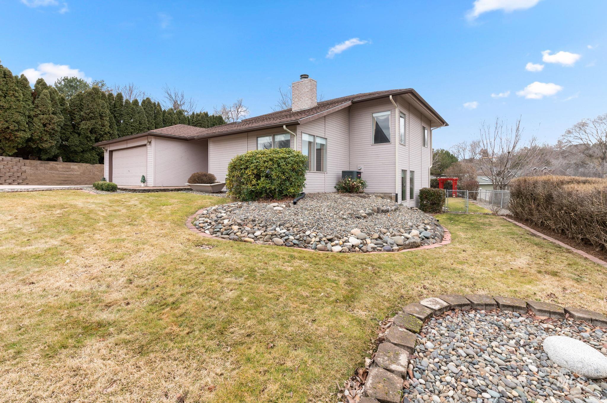 2566 Grandview Dr. Property Photo 1