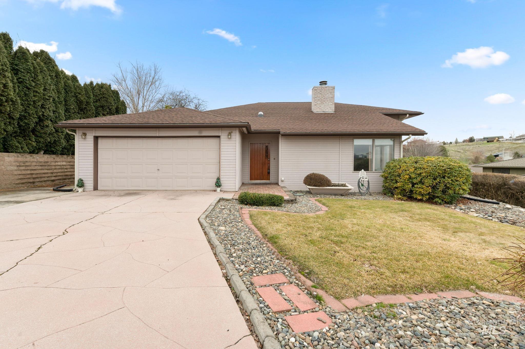 2566 Grandview Dr. Property Photo 2