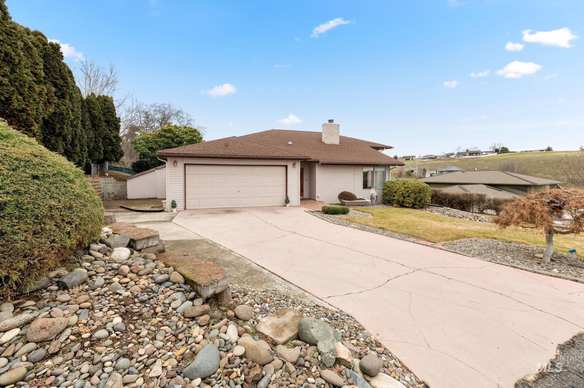 2566 Grandview Dr. Property Photo 3