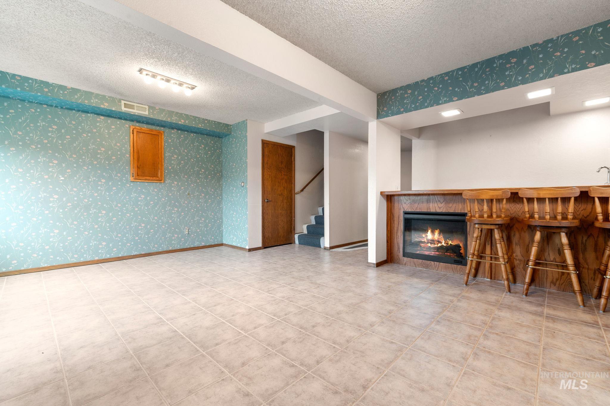2566 Grandview Dr. Property Photo 6