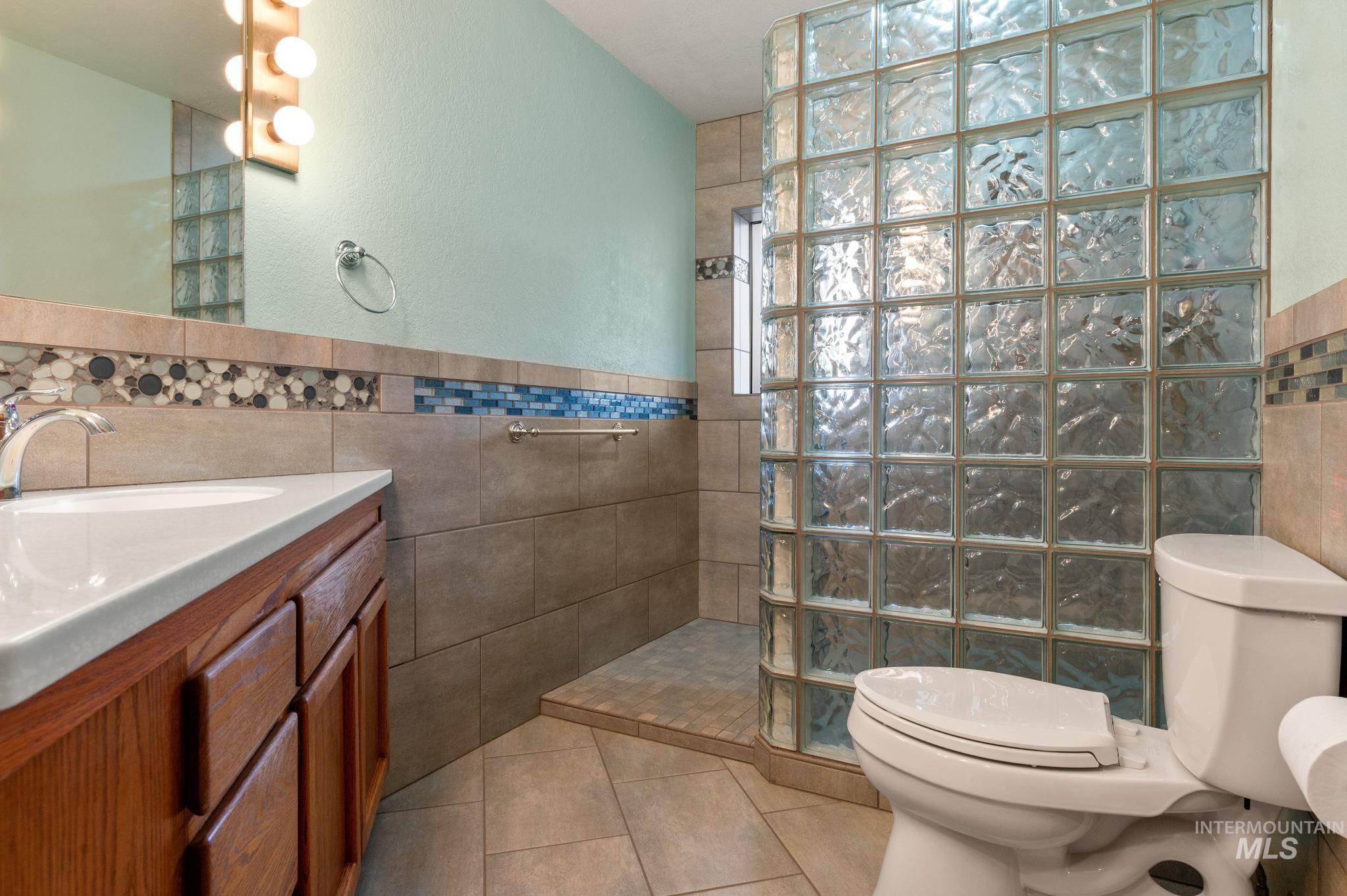 2566 Grandview Dr. Property Photo 10