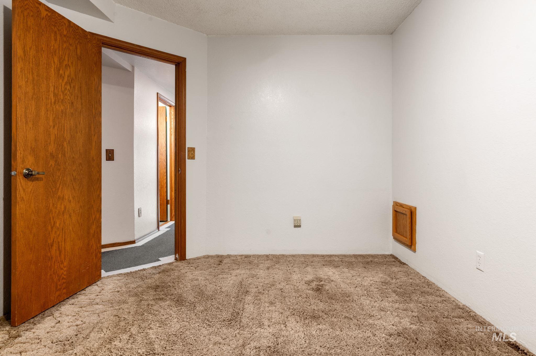2566 Grandview Dr. Property Photo 11