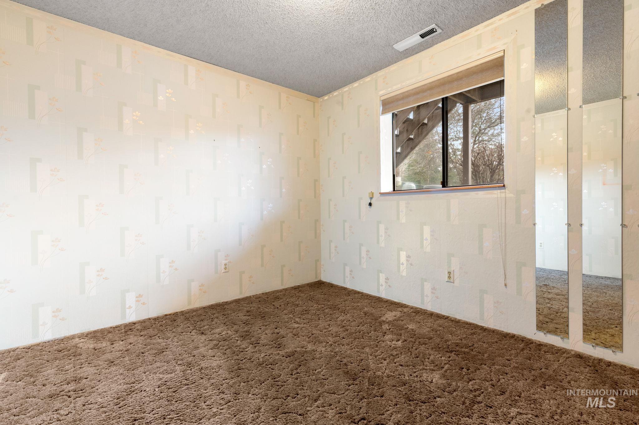 2566 Grandview Dr. Property Photo 13