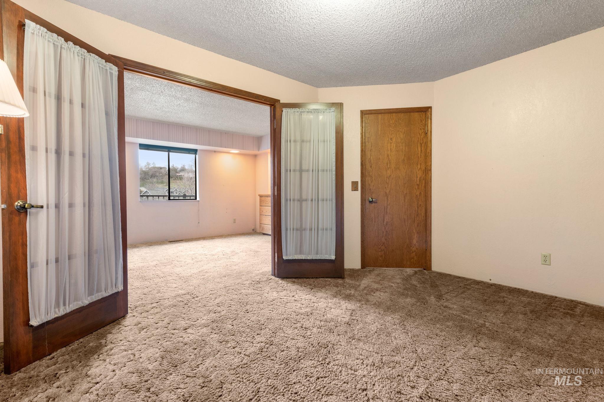 2566 Grandview Dr. Property Photo 16