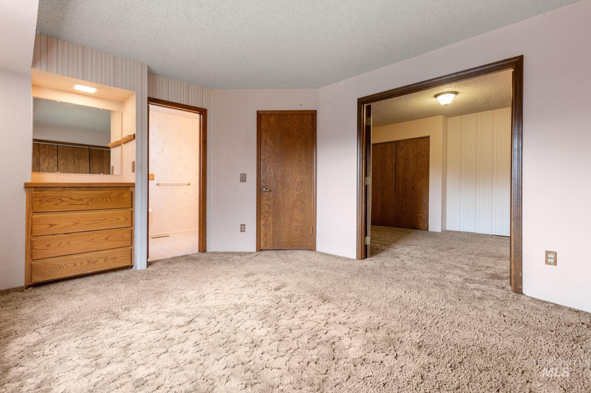 2566 Grandview Dr. Property Photo 18