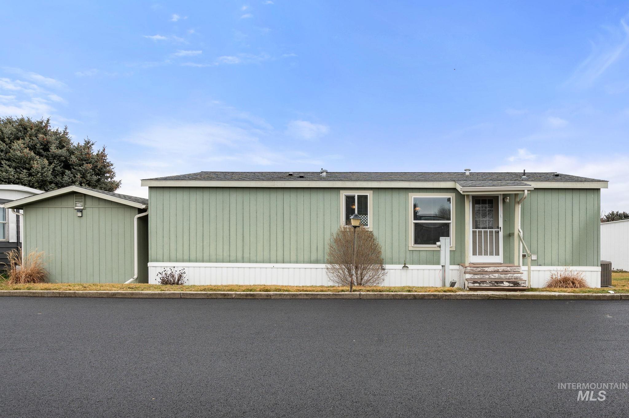 2015 6th Avenue Property Photo 3