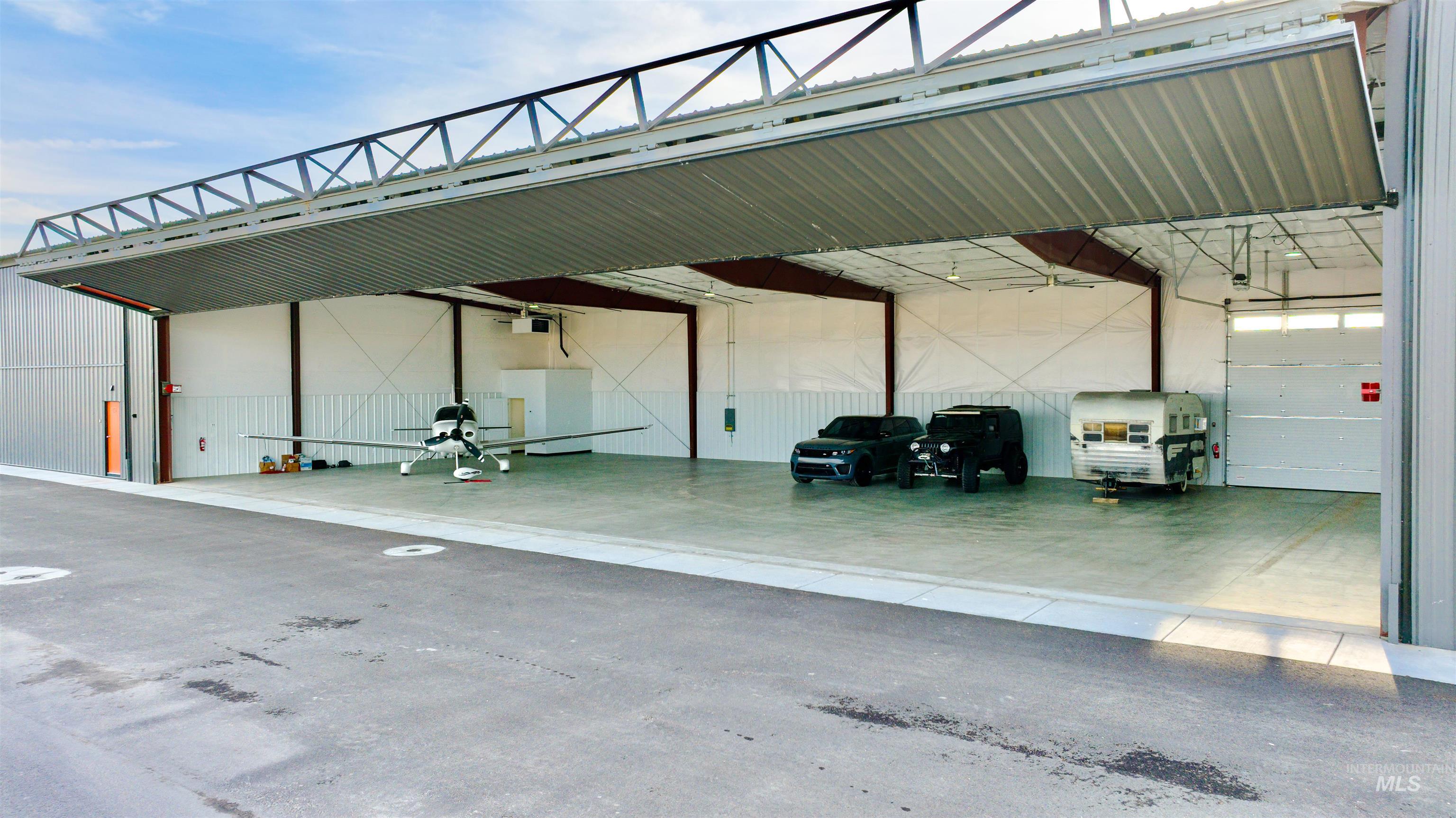 5515 Aviation Way Property Photo 4