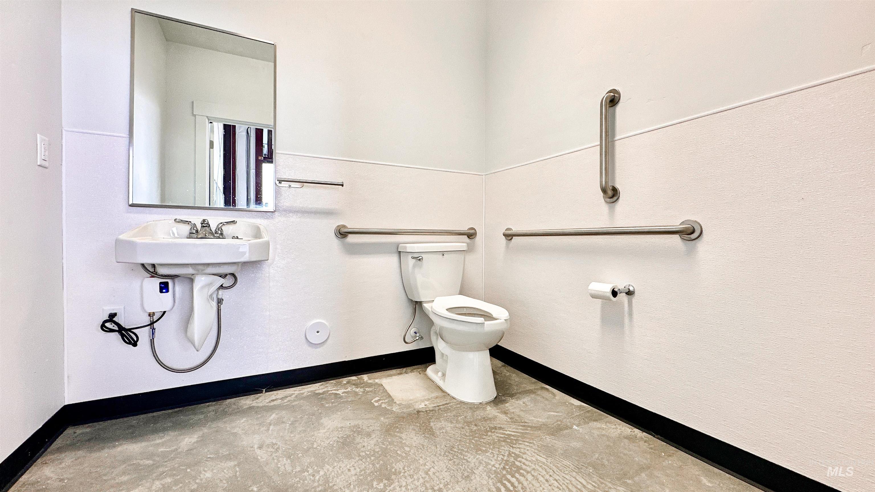 5515 Aviation Way Property Photo 14