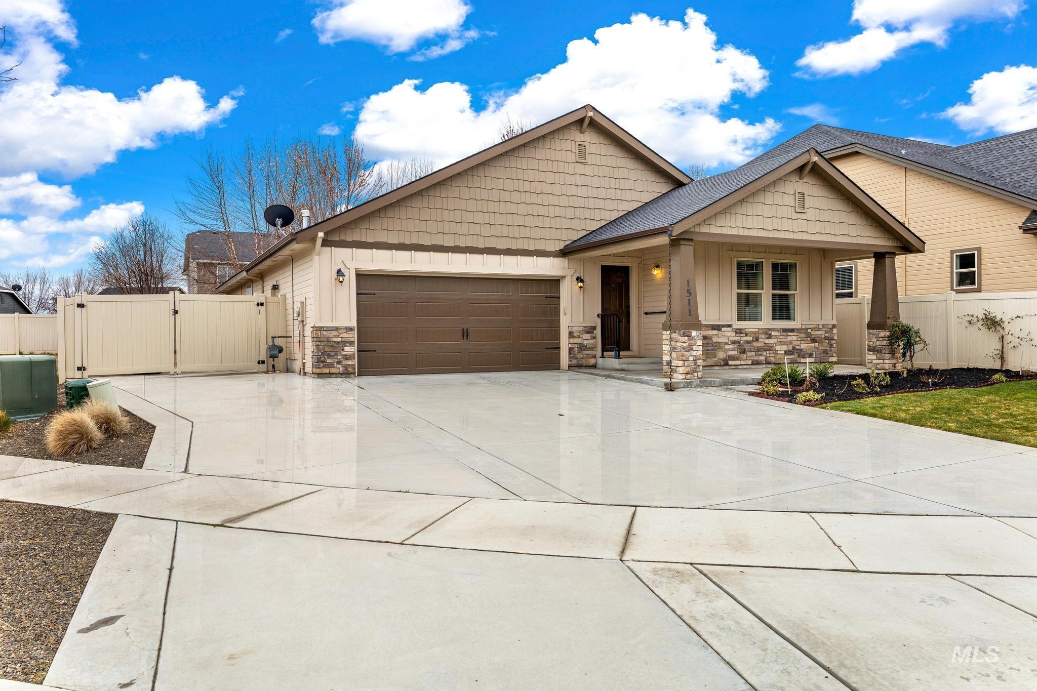 1511 E Strauss Property Photo 1