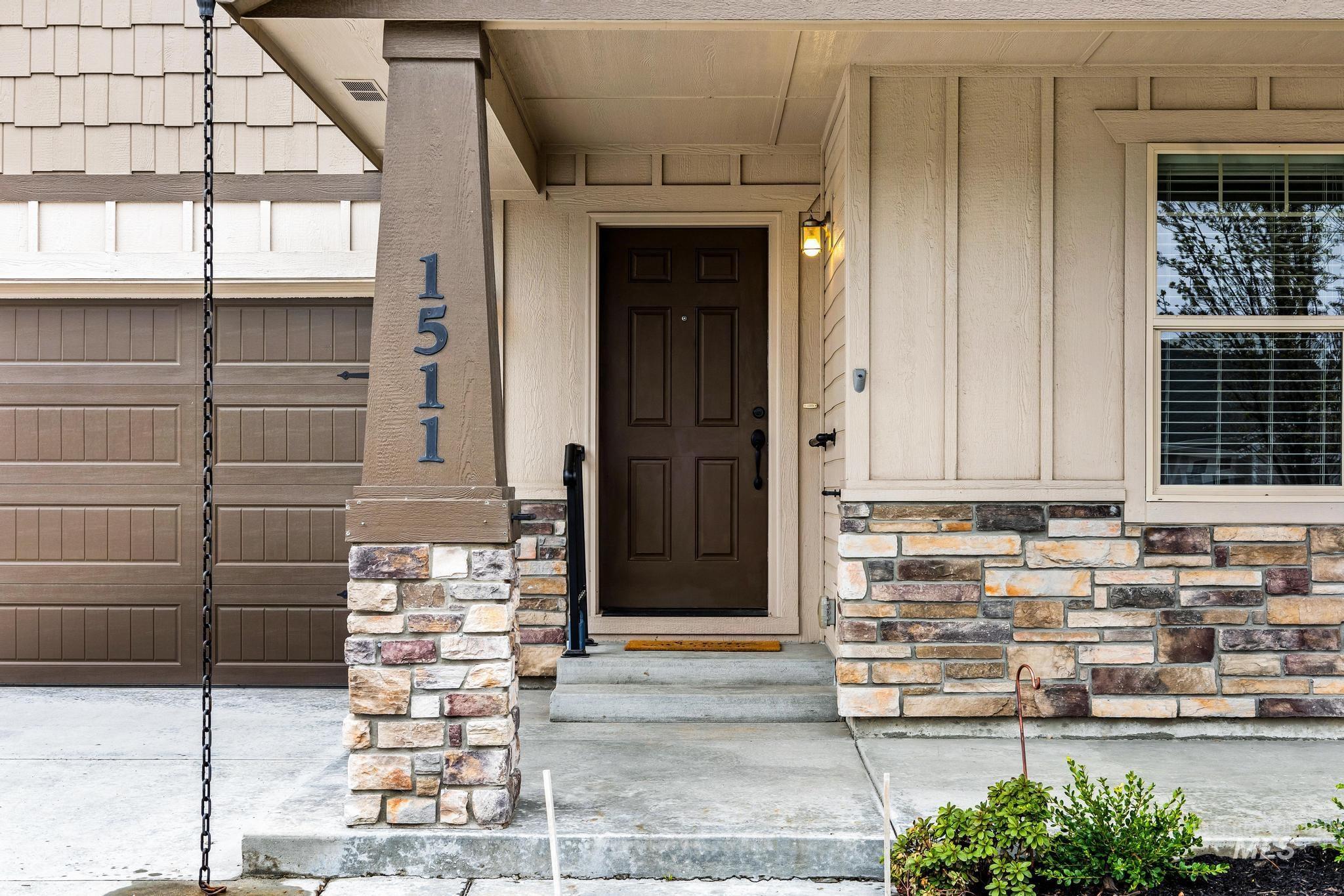 1511 E Strauss Property Photo 4