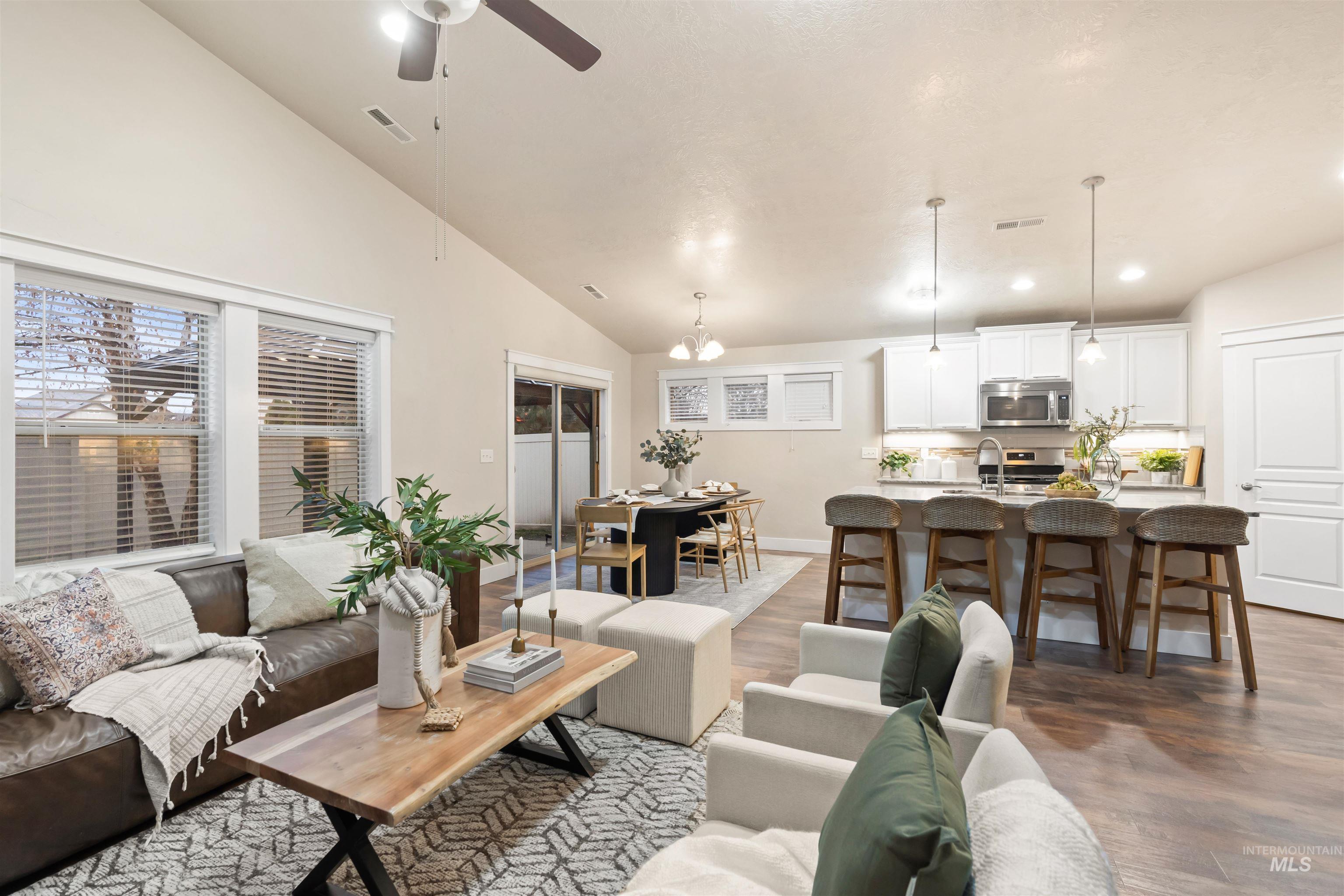 1511 E Strauss Property Photo 8