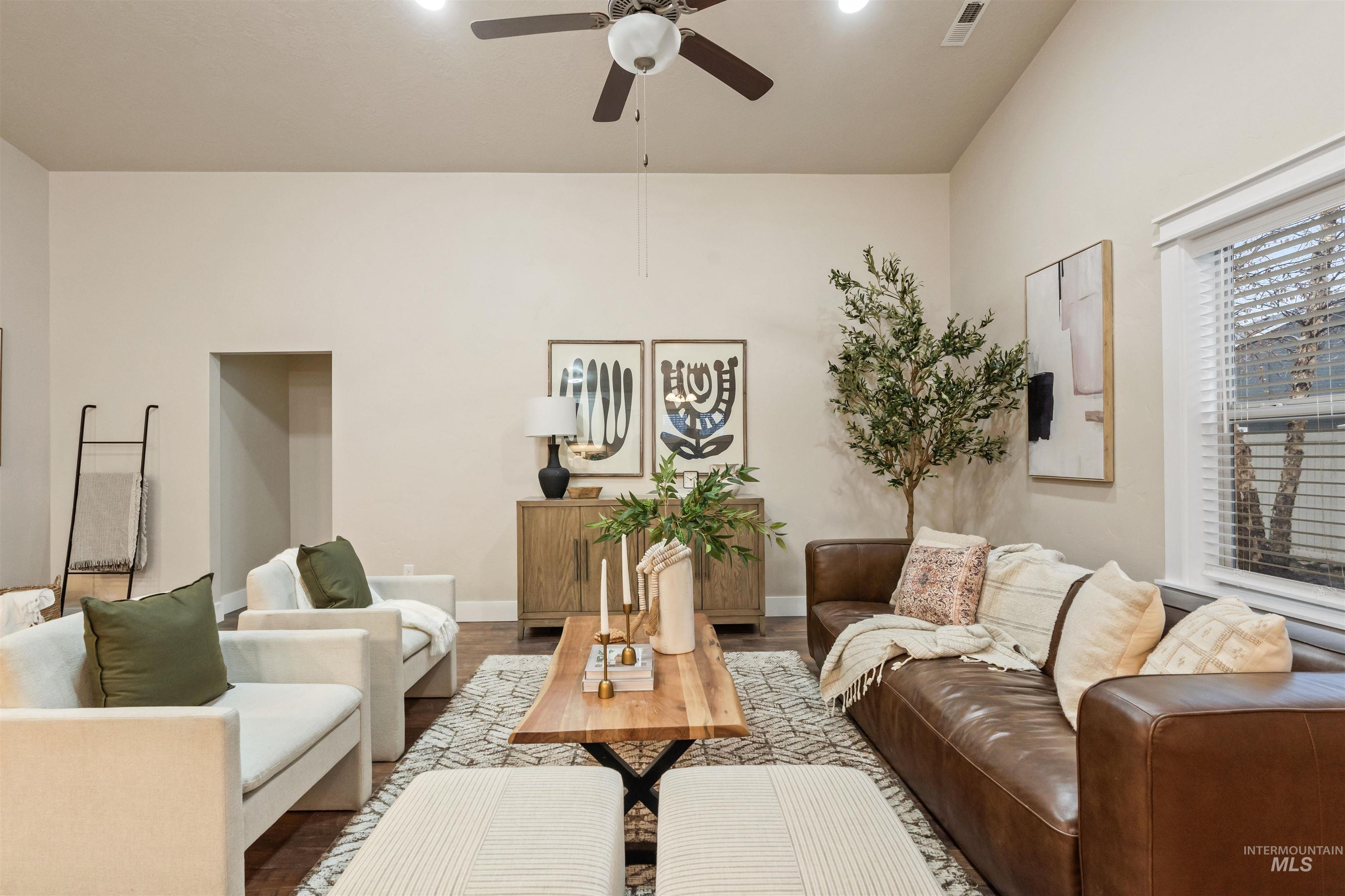1511 E Strauss Property Photo 12