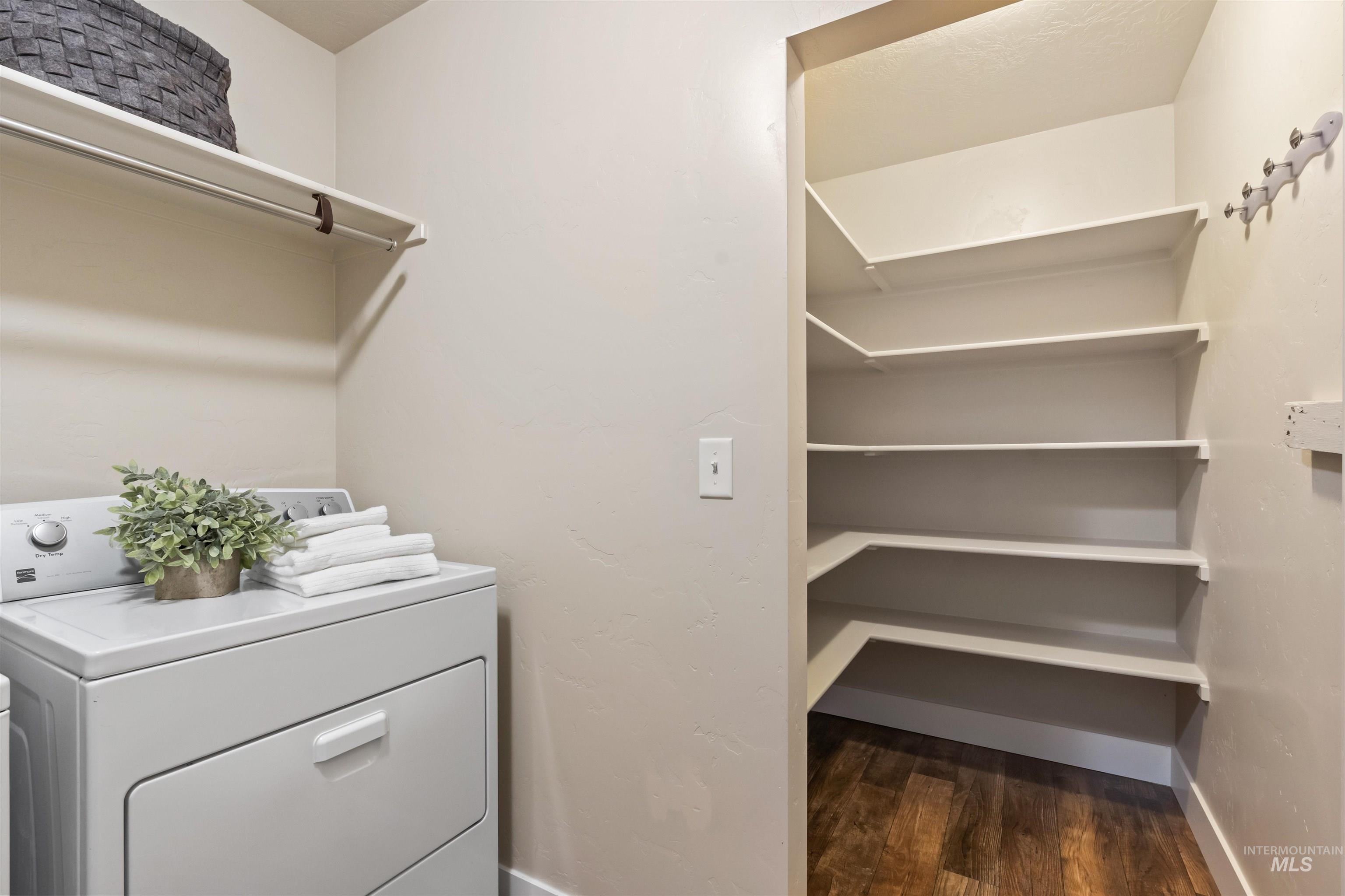 1511 E Strauss Property Photo 30
