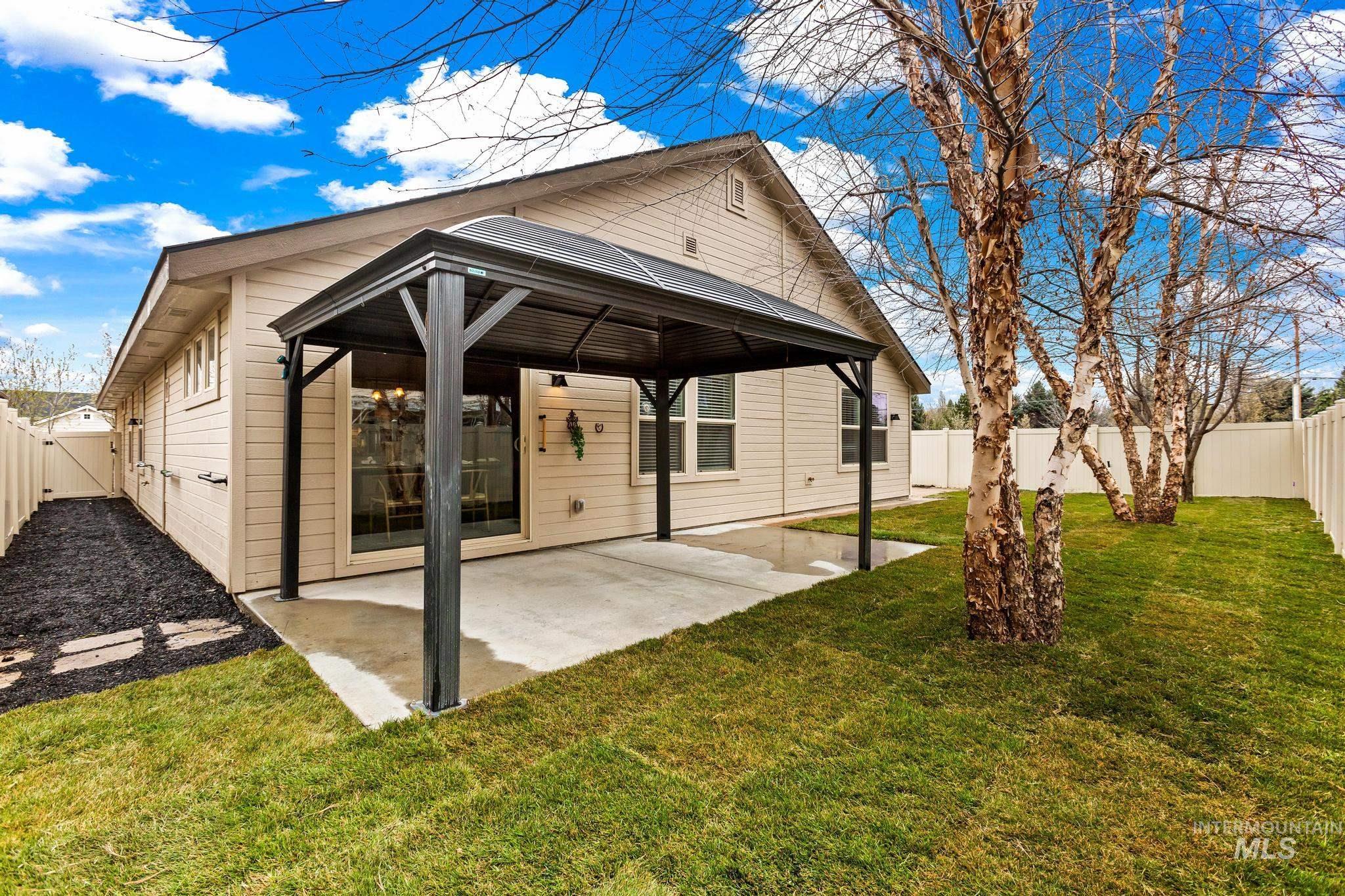 1511 E Strauss Property Photo 32