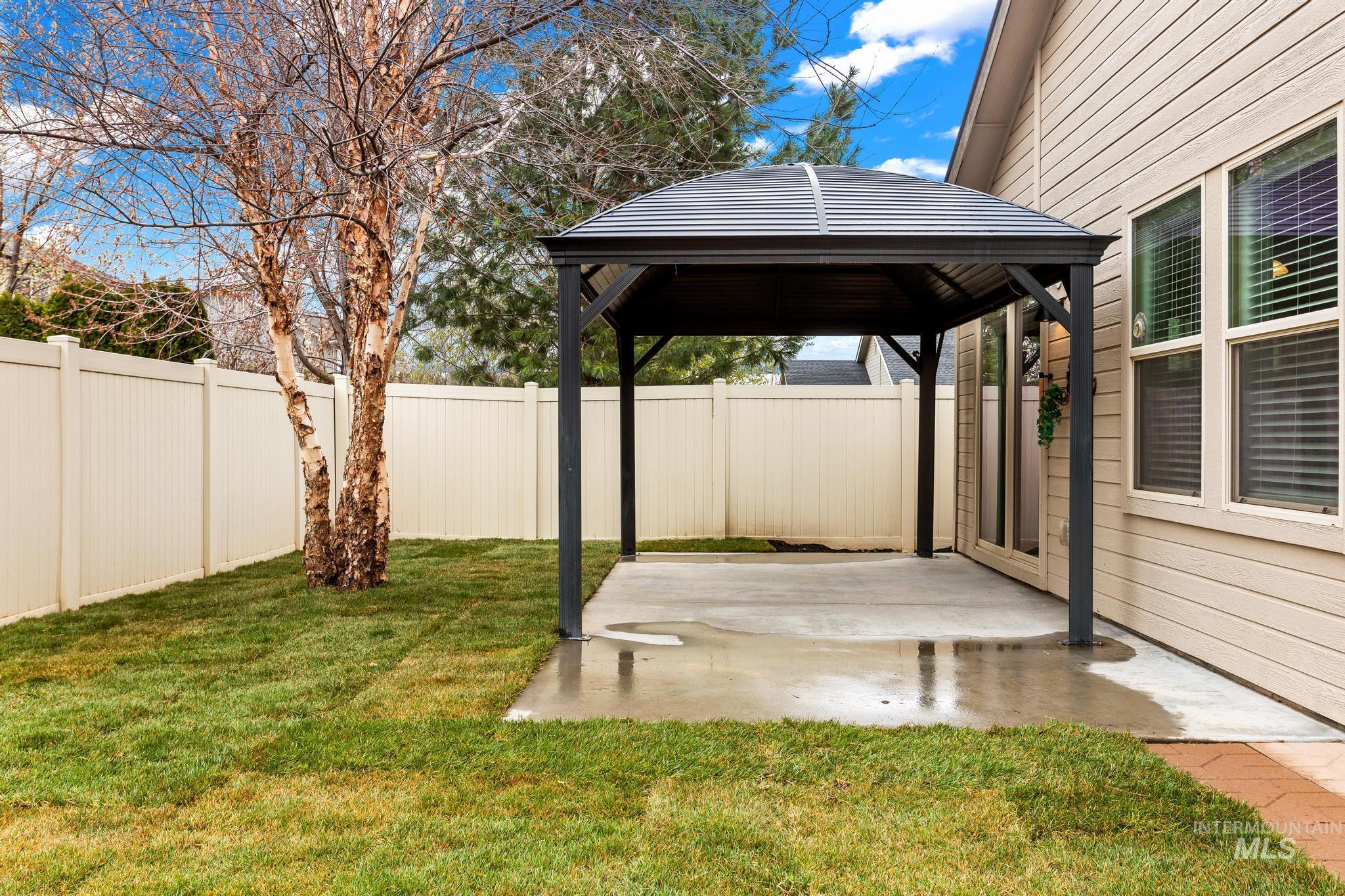 1511 E Strauss Property Photo 33