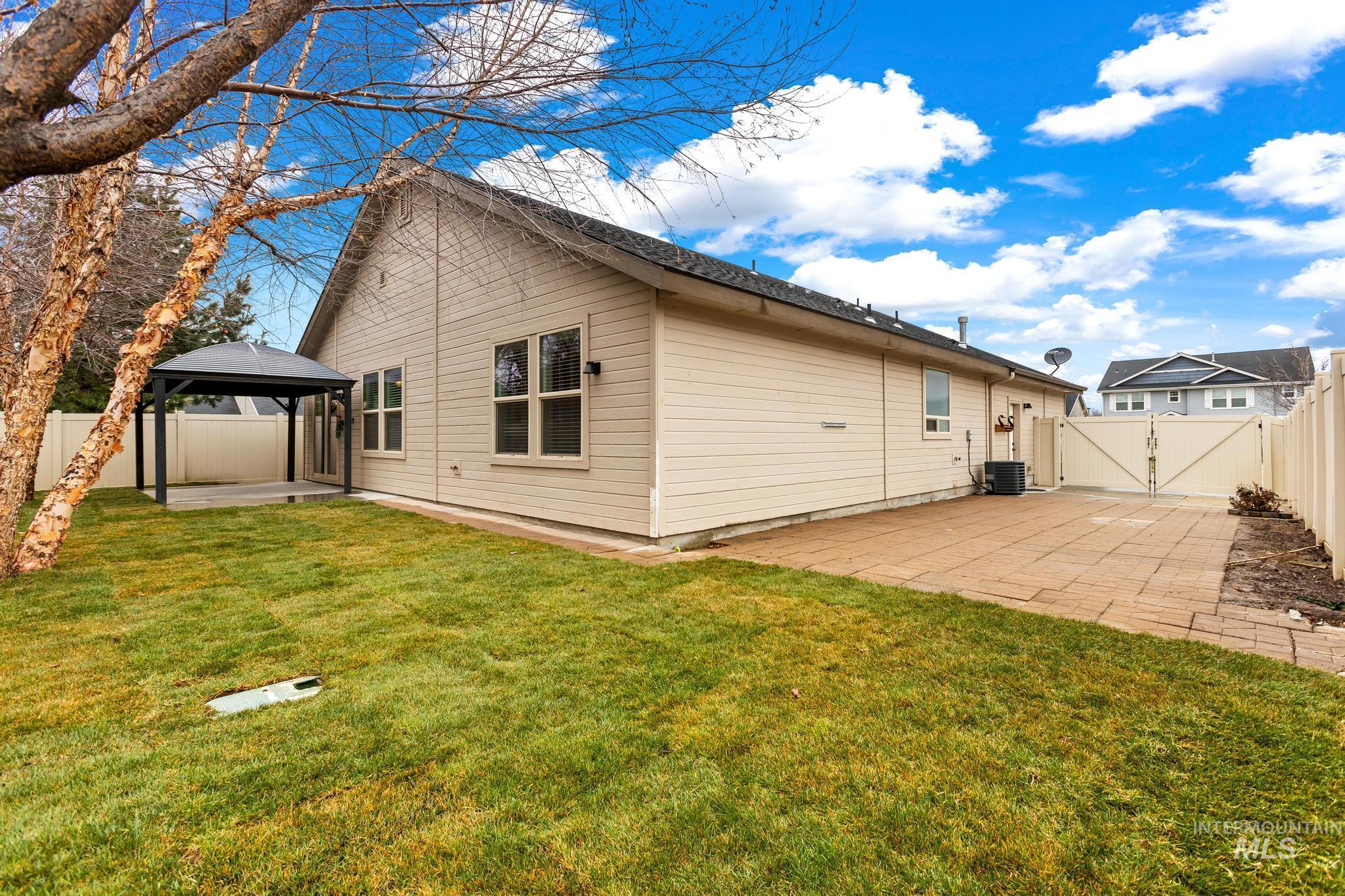 1511 E Strauss Property Photo 34