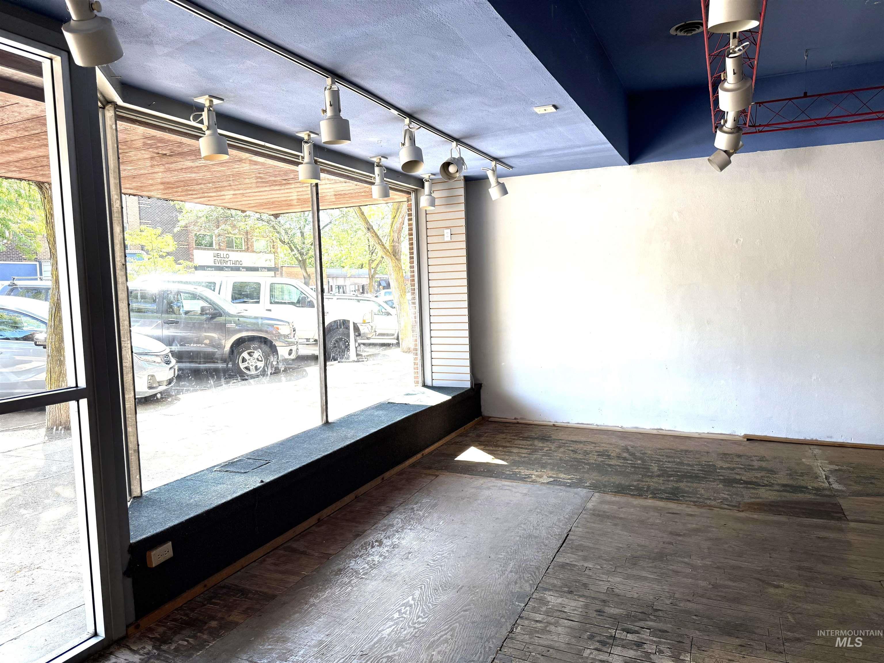 513 S Main Street Property Photo 3