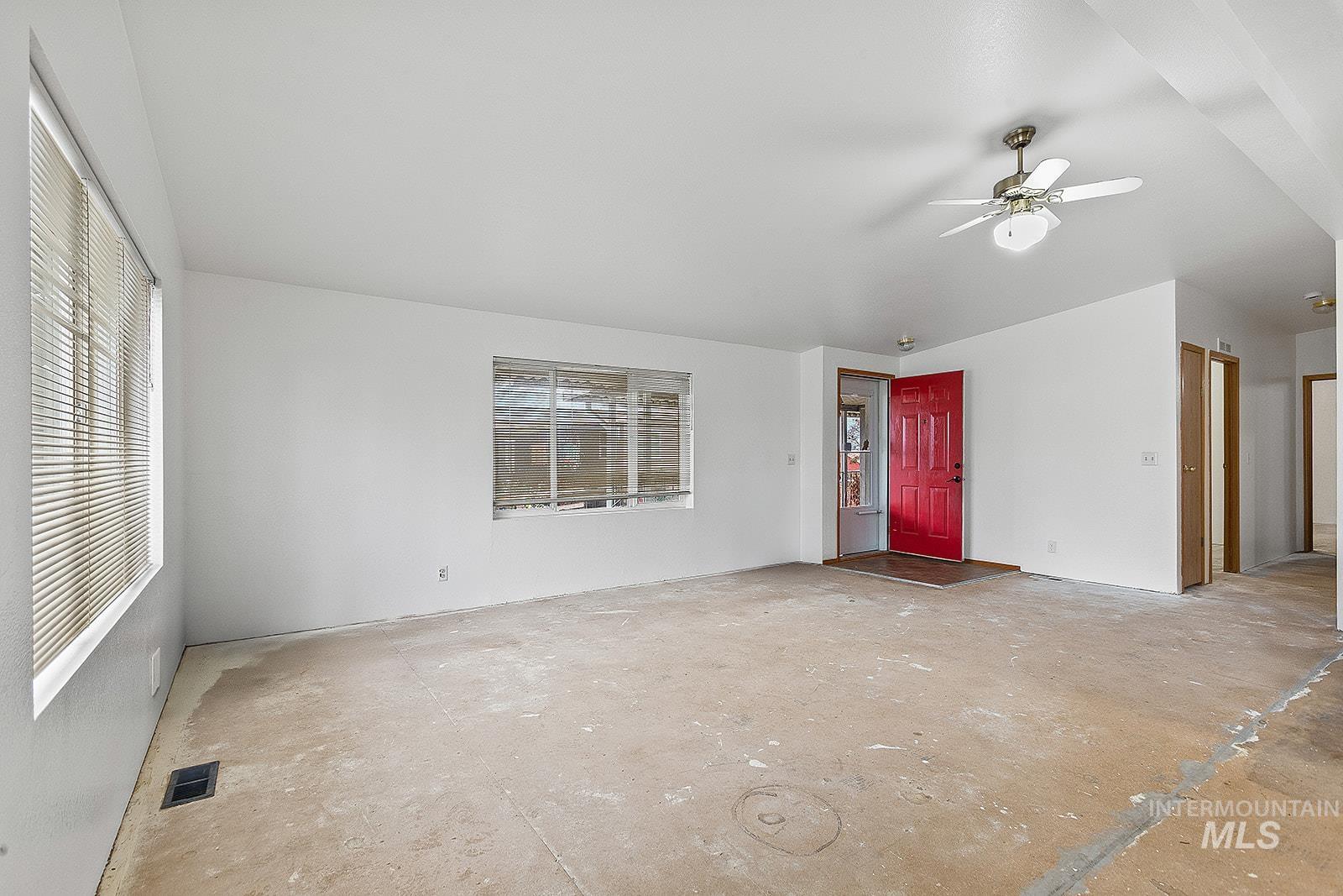 2015 6th Avenue Property Photo 7