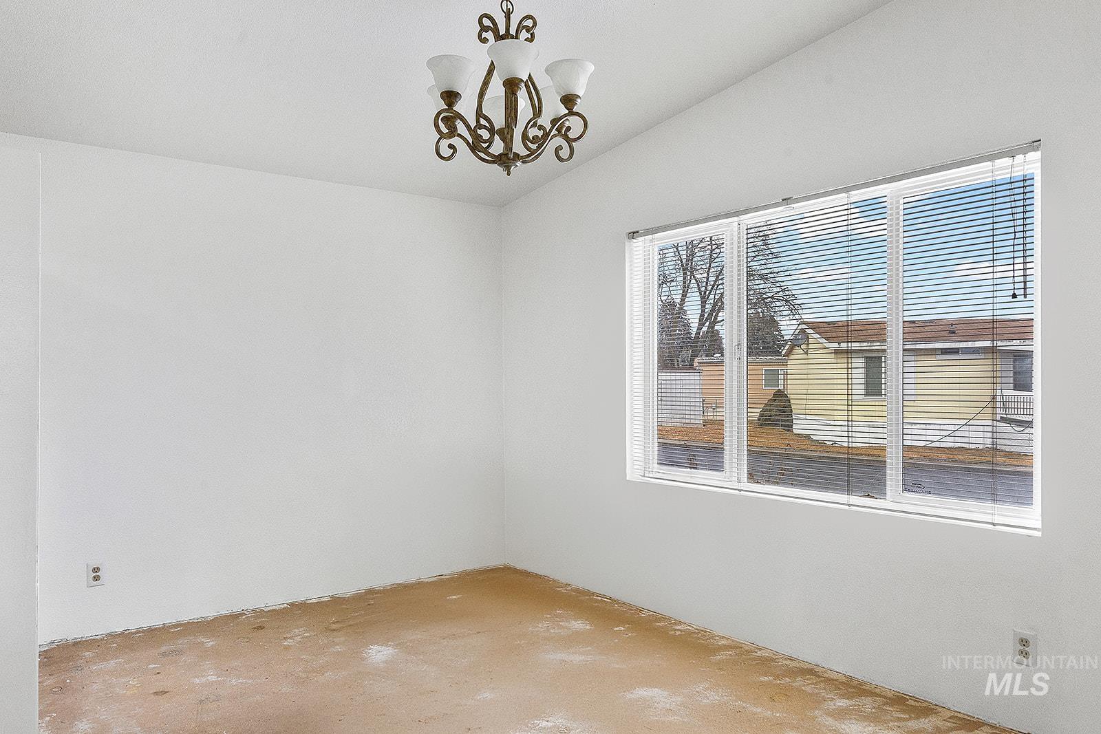 2015 6th Avenue Property Photo 9